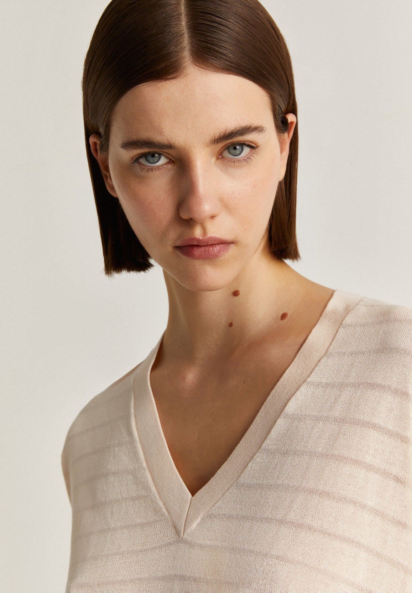 CAMISOLA ÀS RISCAS SEMITRANSPARENTES