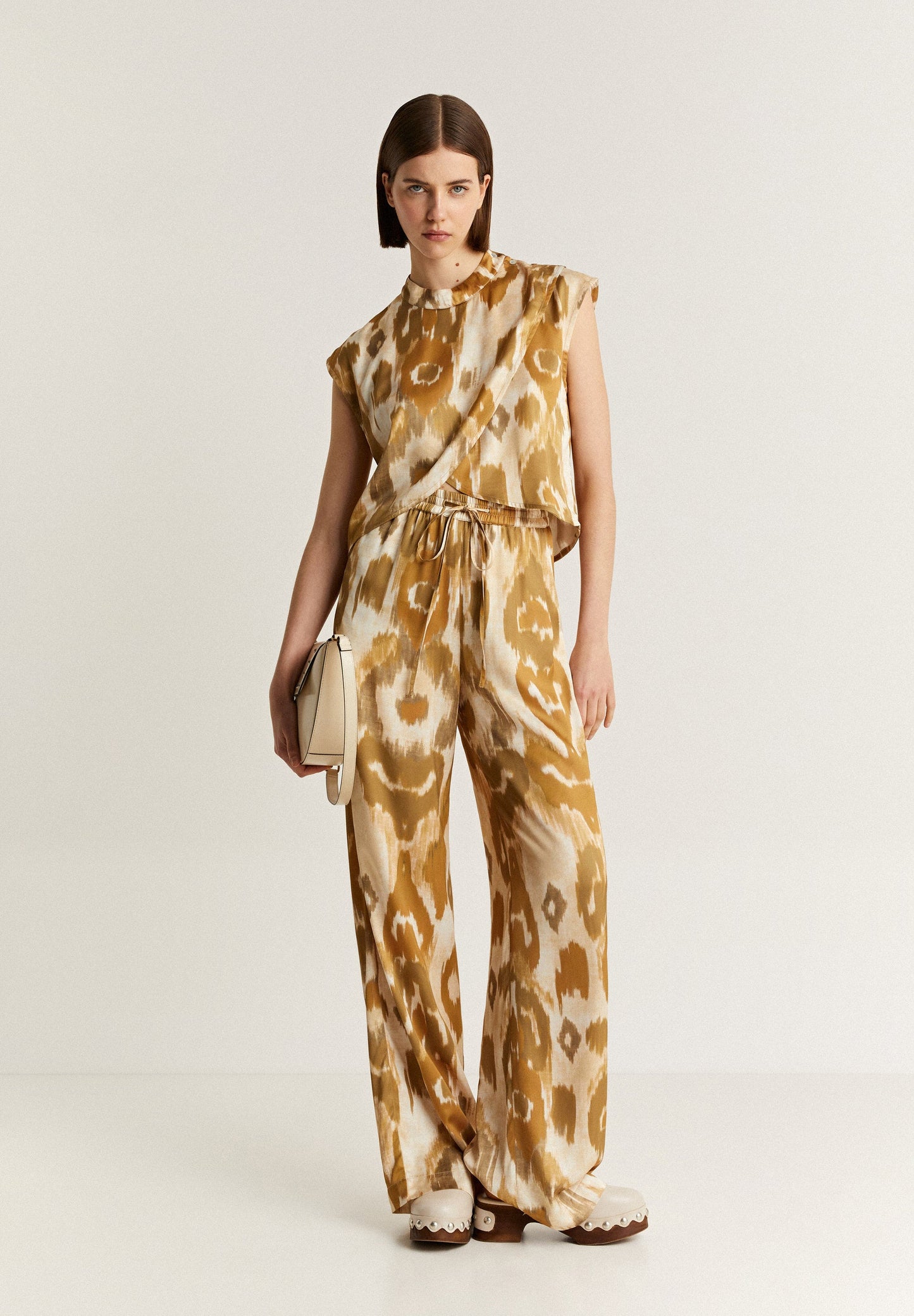 CALÇAS FLUIDAS ANIMAL PRINT