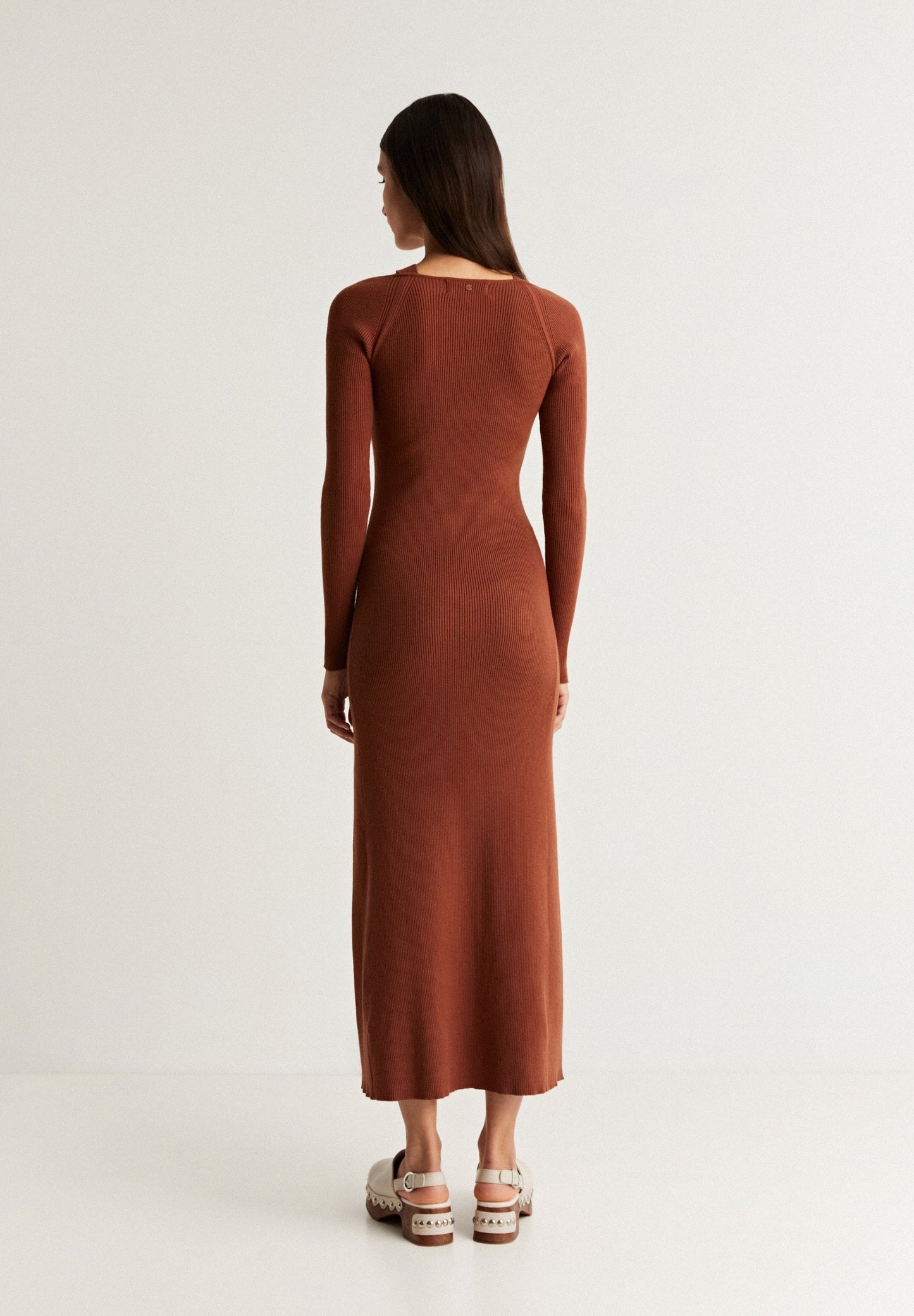 VESTIDO MIDI DE MALHA CANELADA