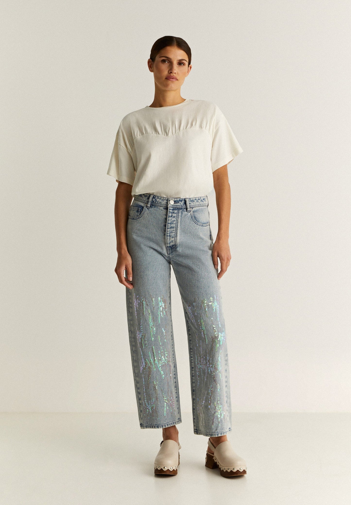 T-SHIRT COM FRANZIDOS NO PEITO