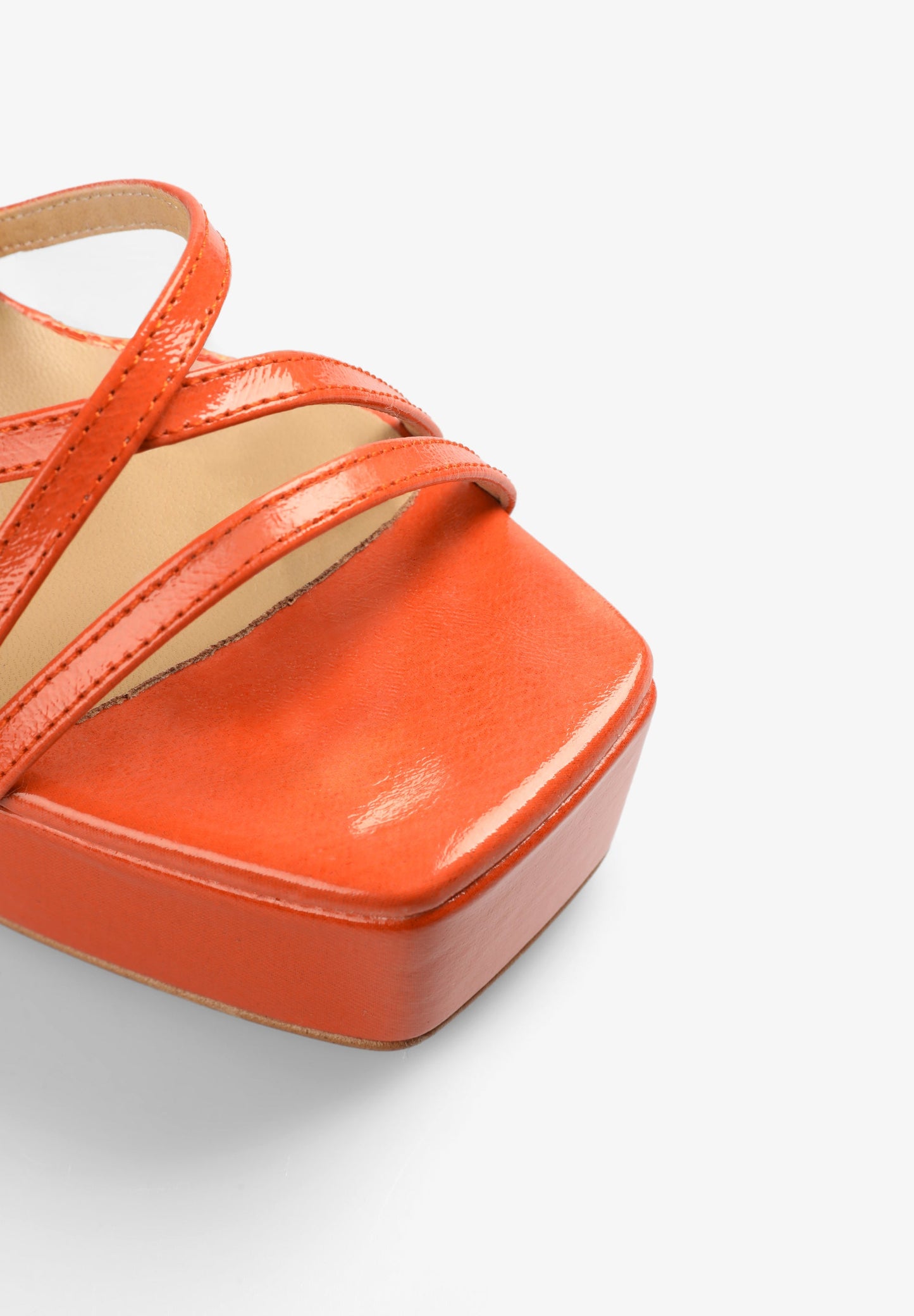 SANDÁLIAS DE TACÃO PLATAFORMA