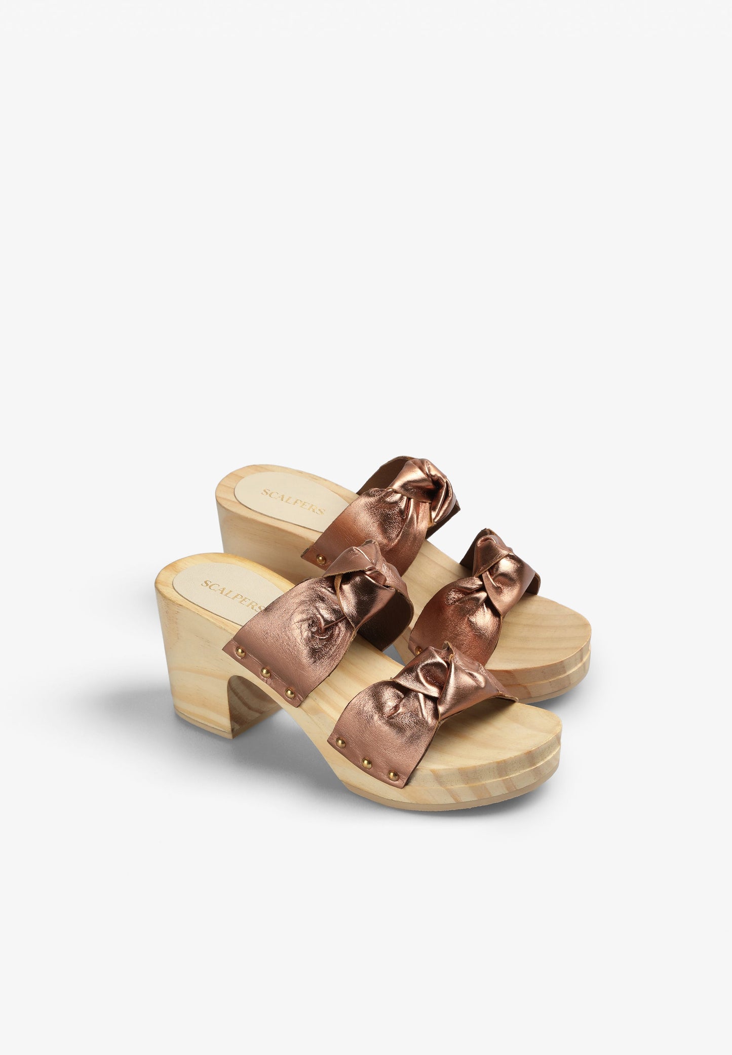 SANDÁLIAS DE TACÃO COM NÓS