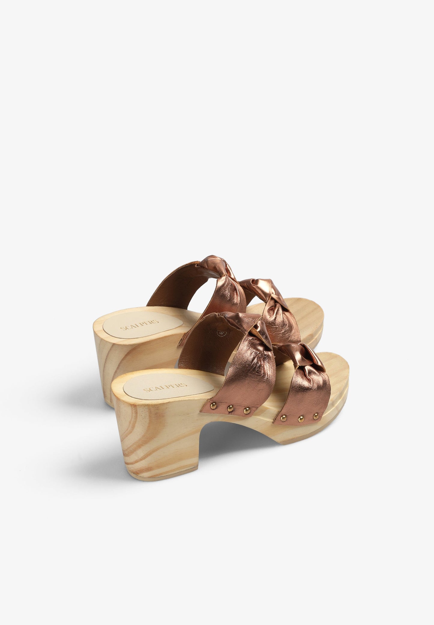 SANDÁLIAS DE TACÃO COM NÓS