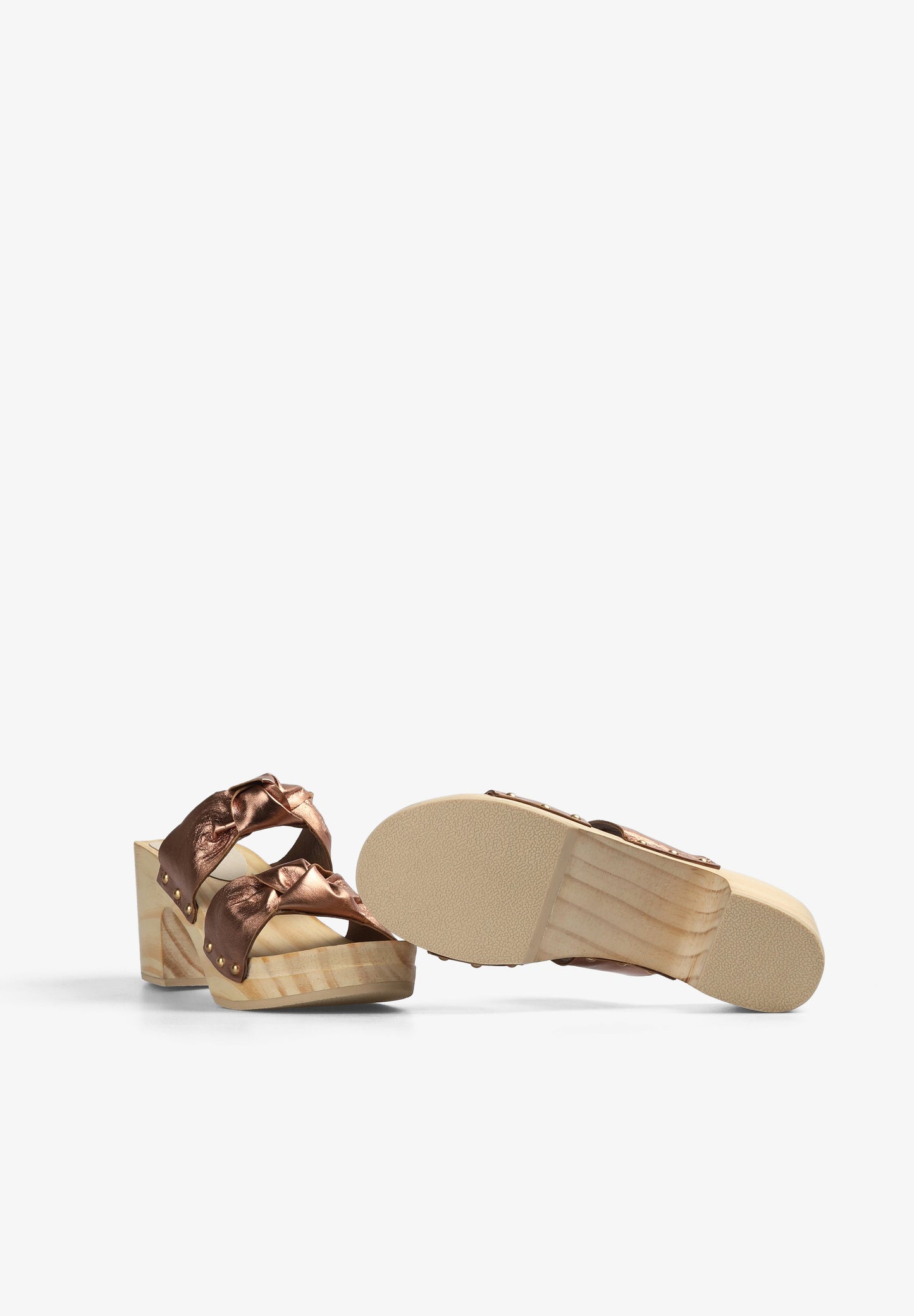 SANDÁLIAS DE TACÃO COM NÓS