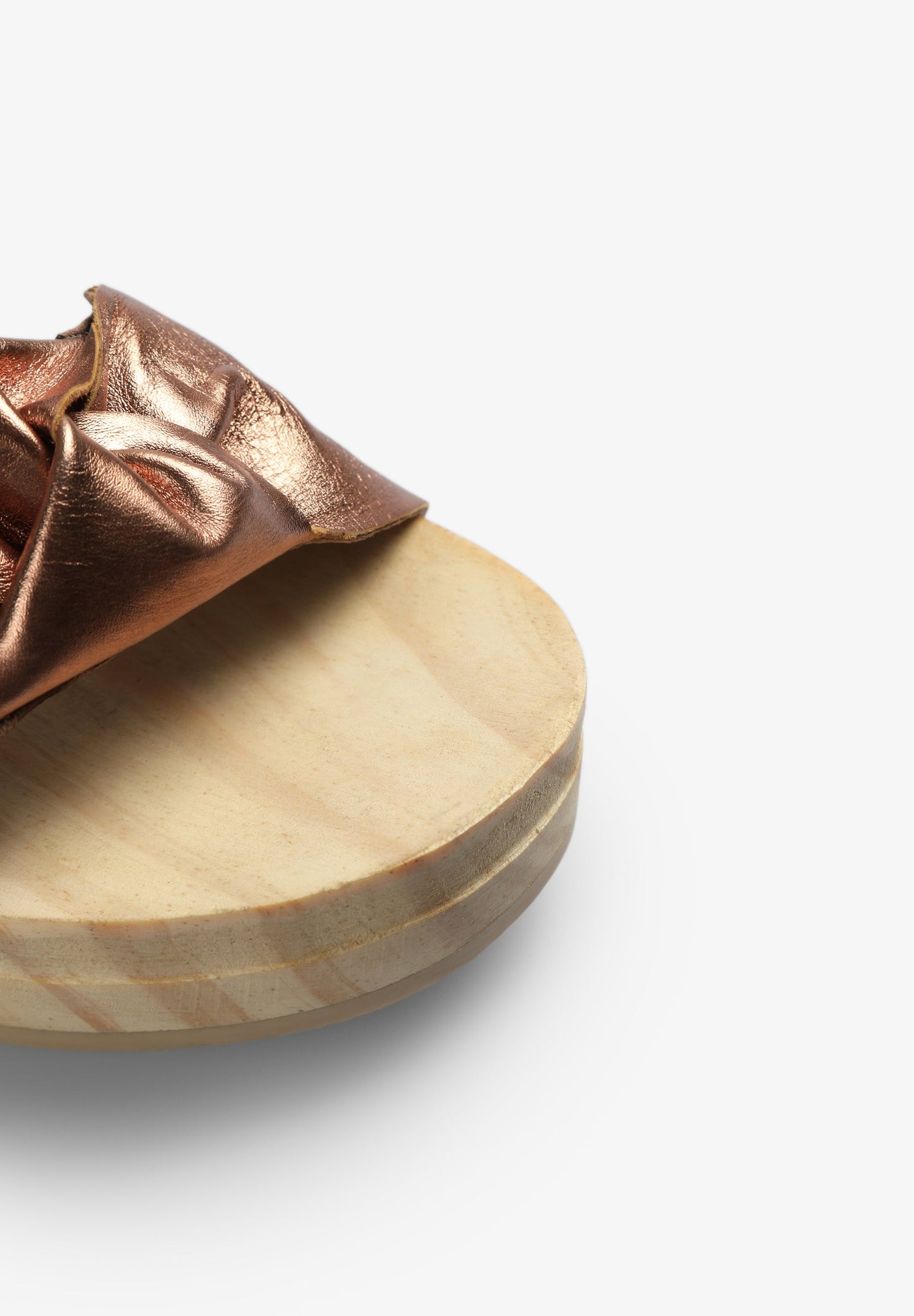 SANDÁLIAS DE TACÃO COM NÓS