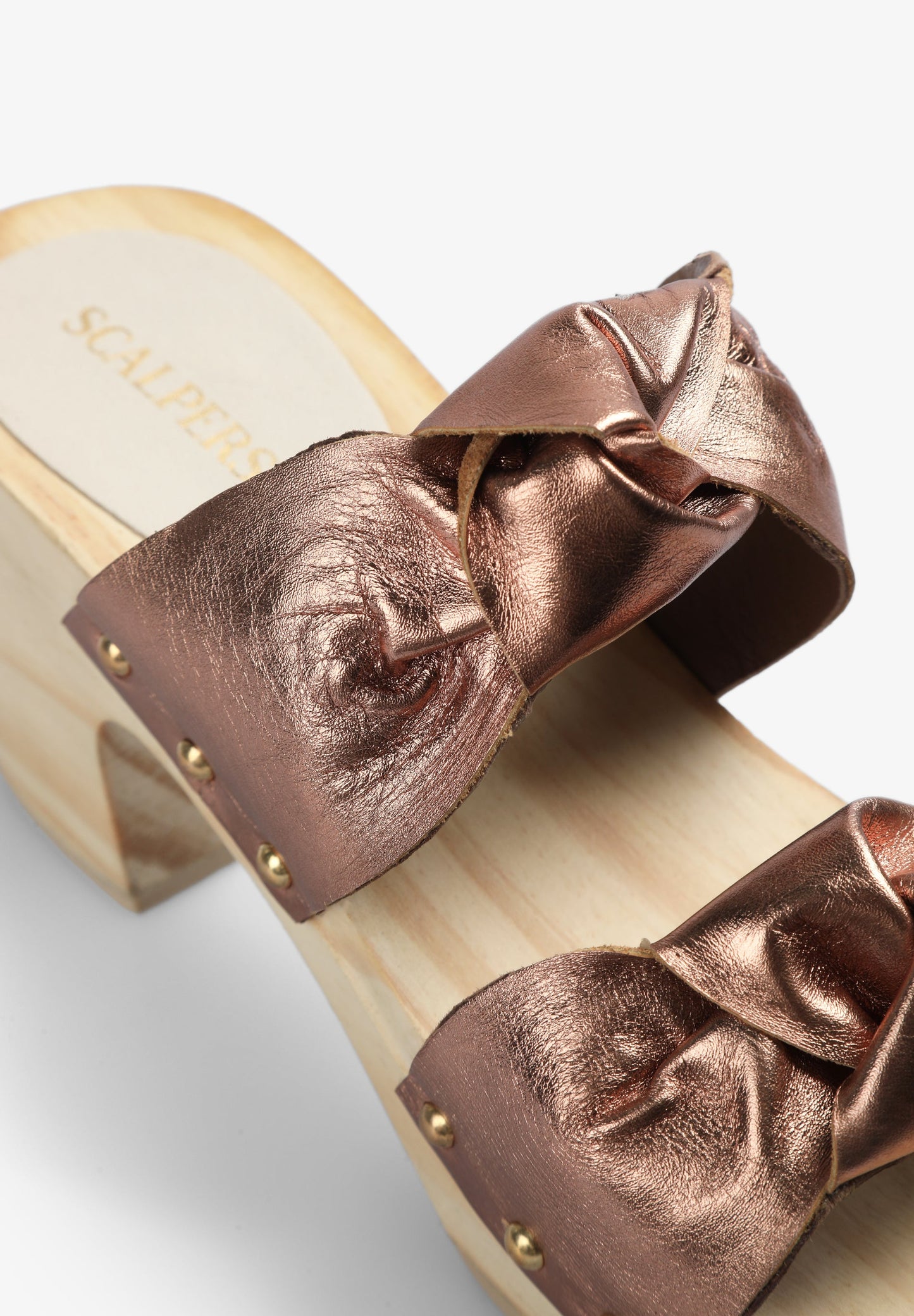 SANDÁLIAS DE TACÃO COM NÓS