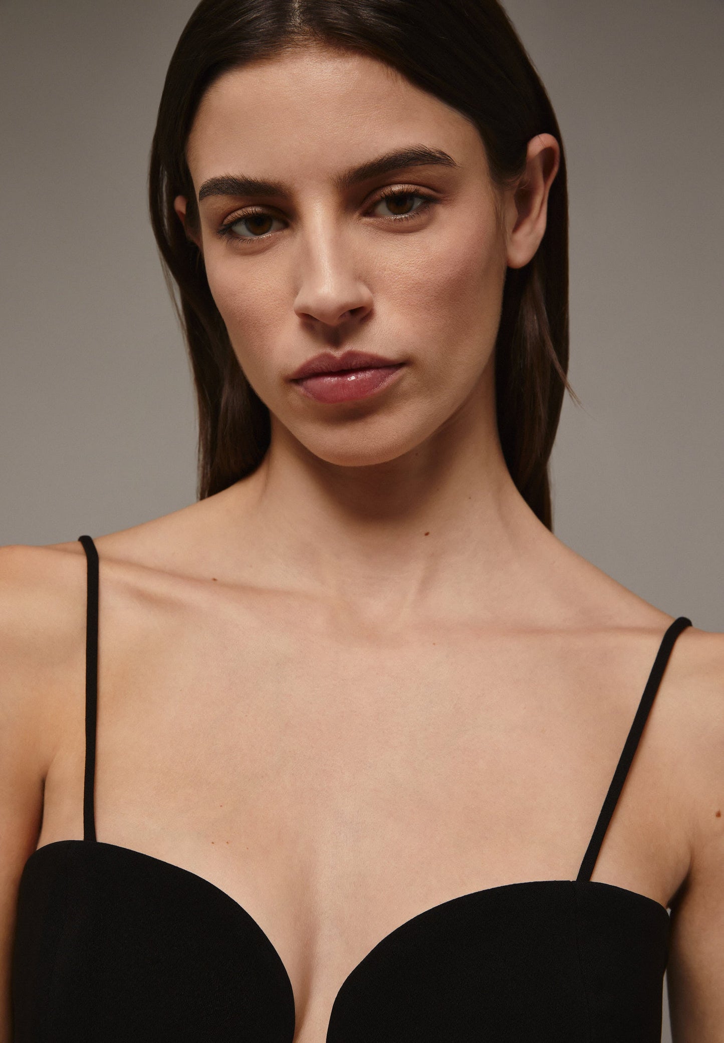 VESTIDO SLIP COM PORMENOR DE ZIP TRASEIRO