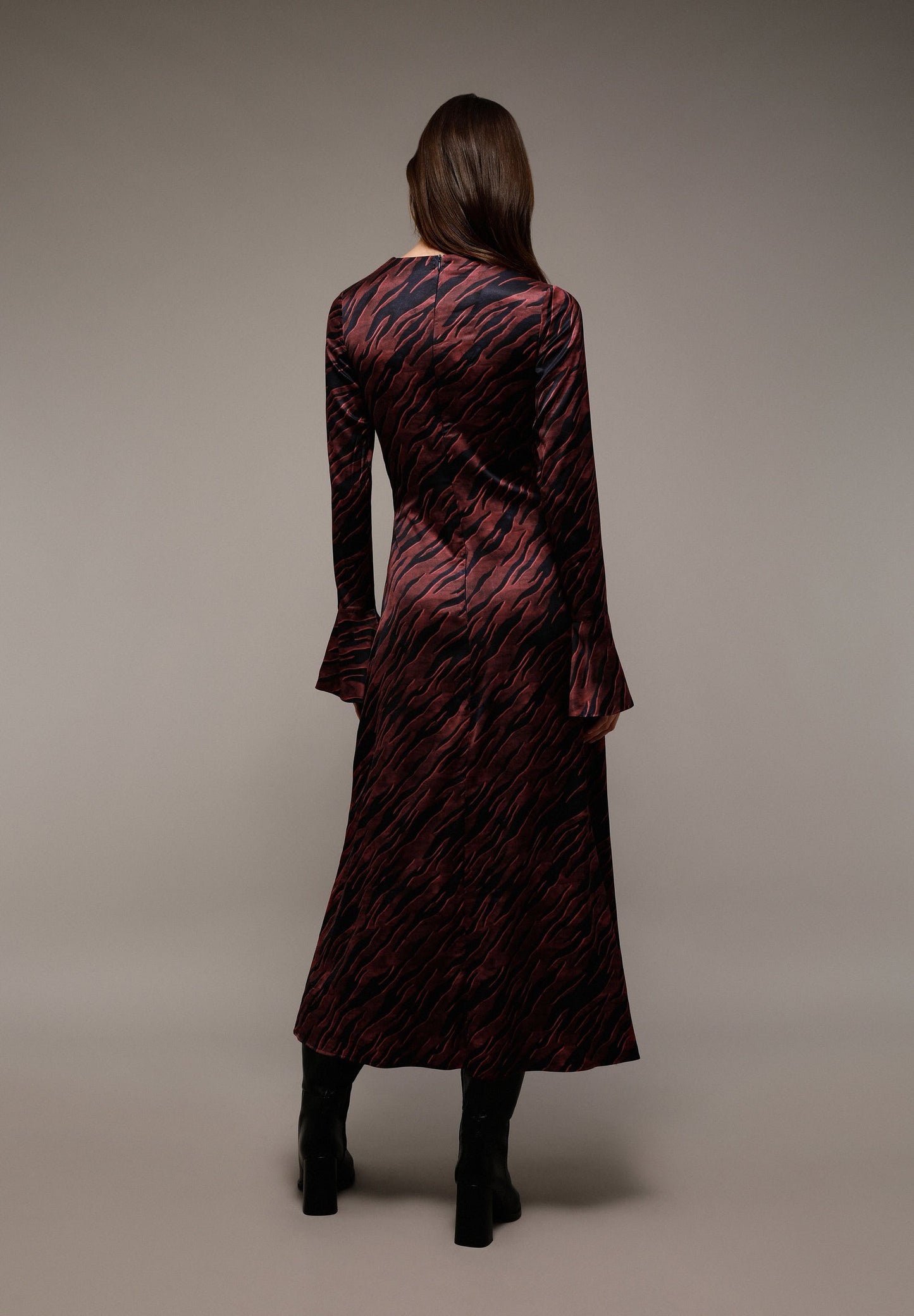 VESTIDO MIDI ACETINADO COM ESTAMPADO ANIMAL