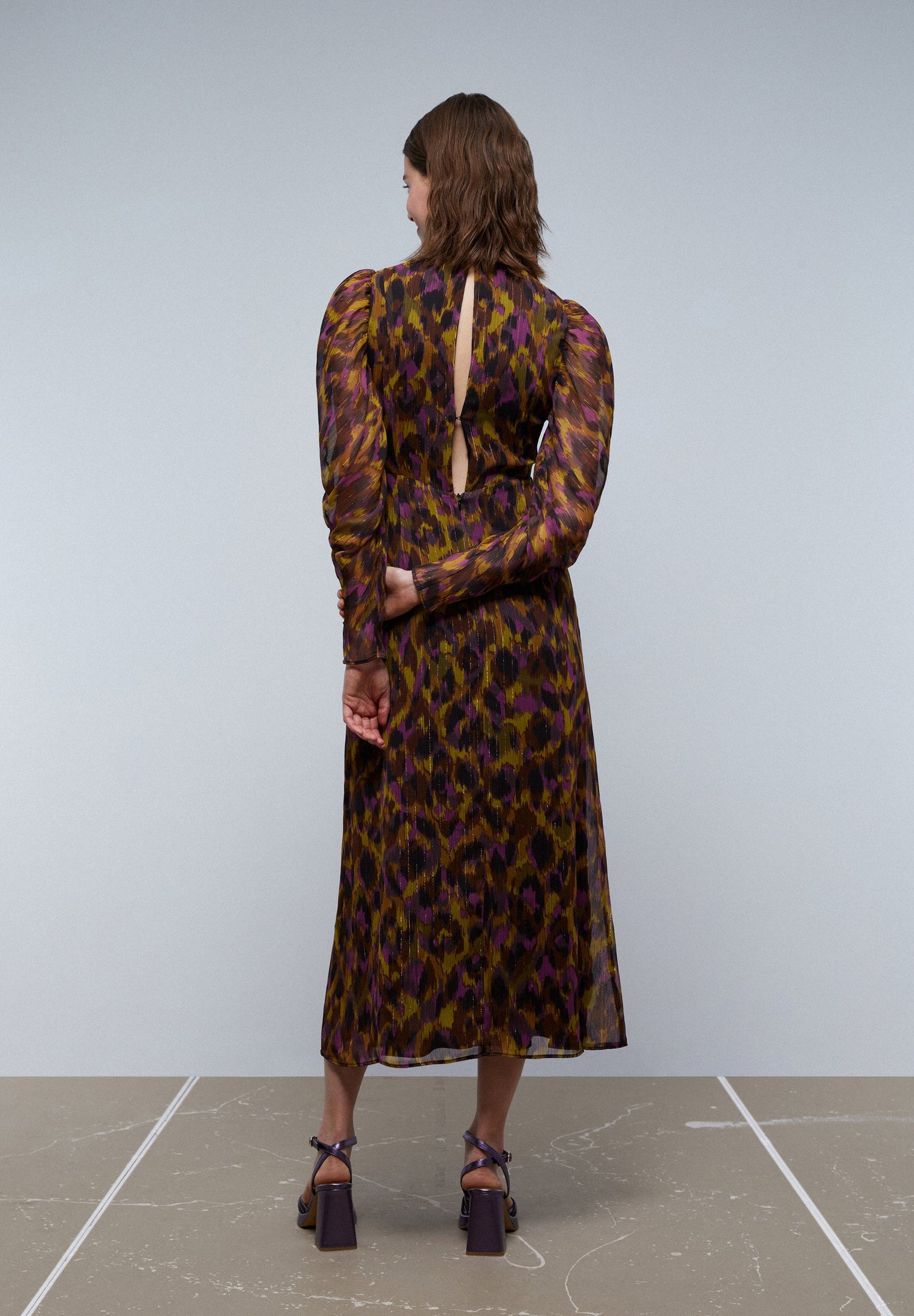 VESTIDO MIDI COM ESTAMPADO ANIMAL