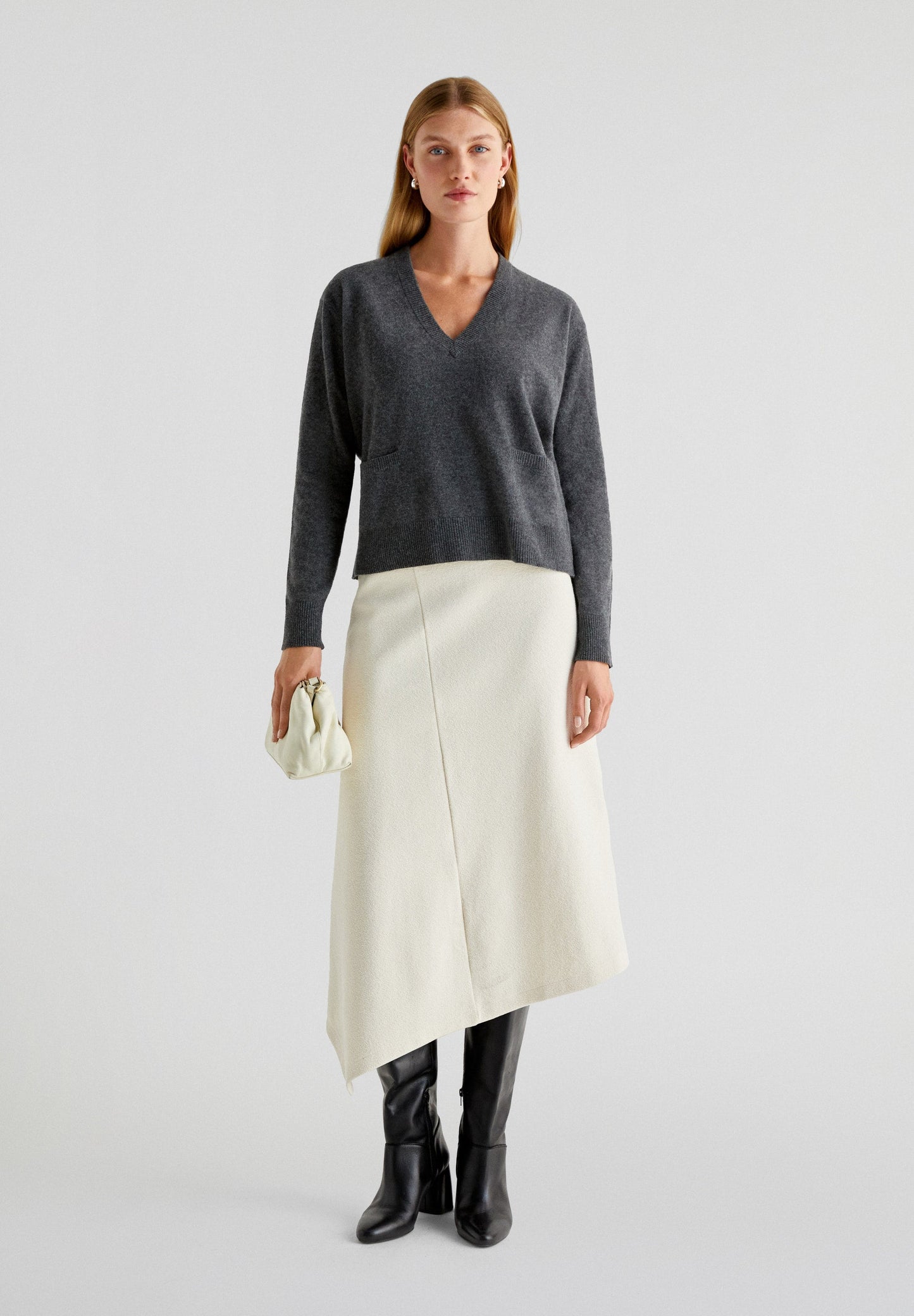 SWEATER COM BOLSOS E DECOTE EM V