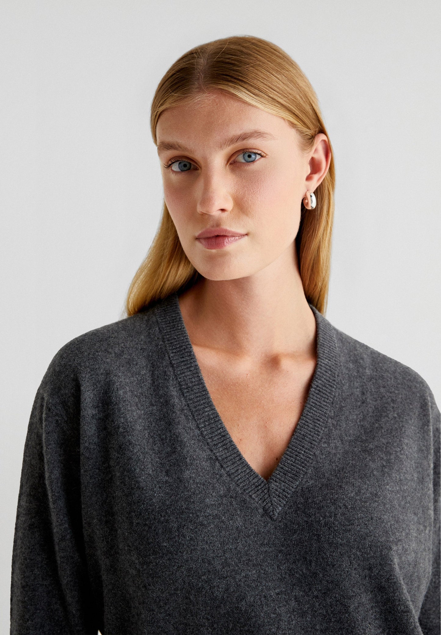 SWEATER COM BOLSOS E DECOTE EM V