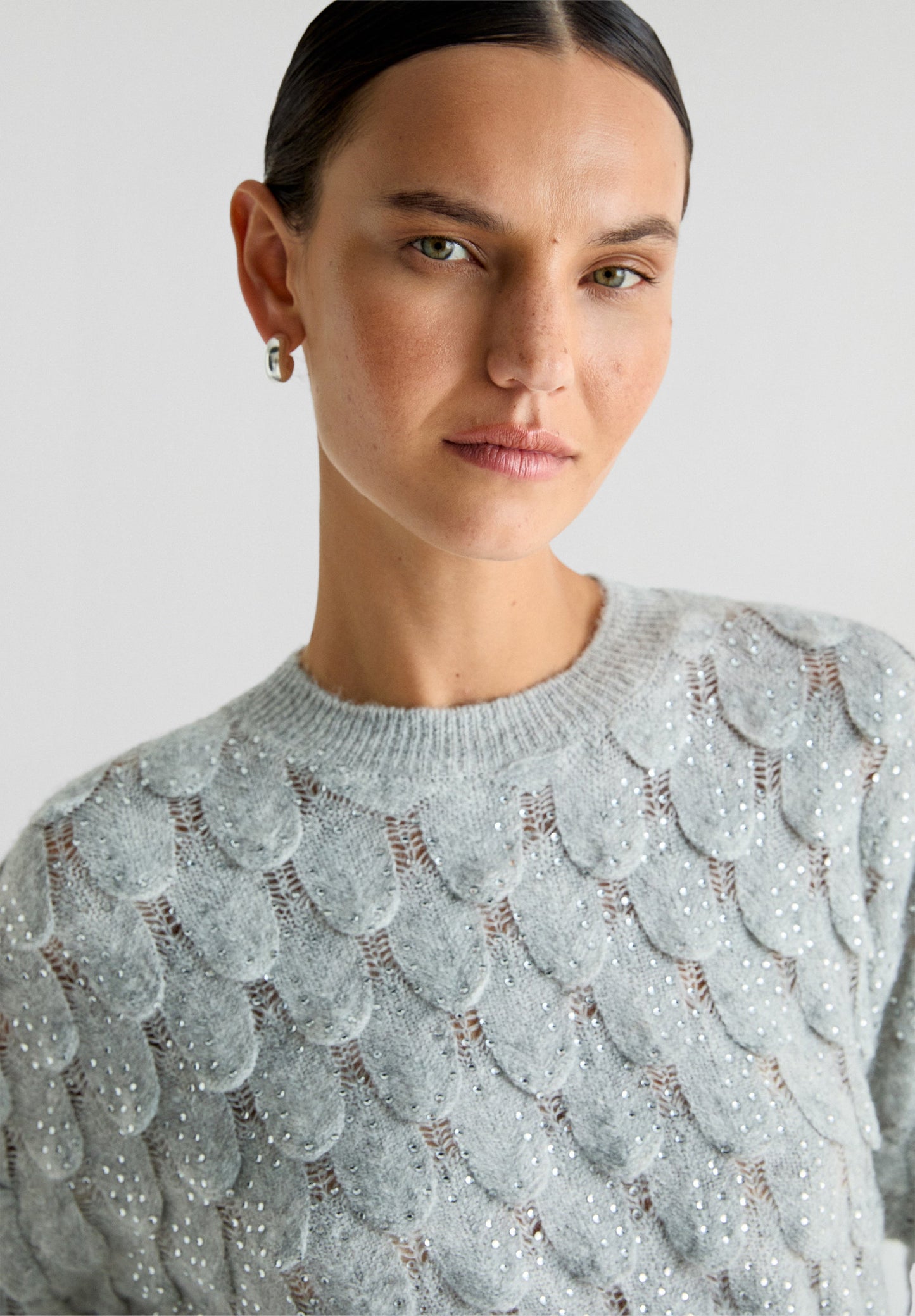 SWEATER COM PORMENOR DE CRISTAIS