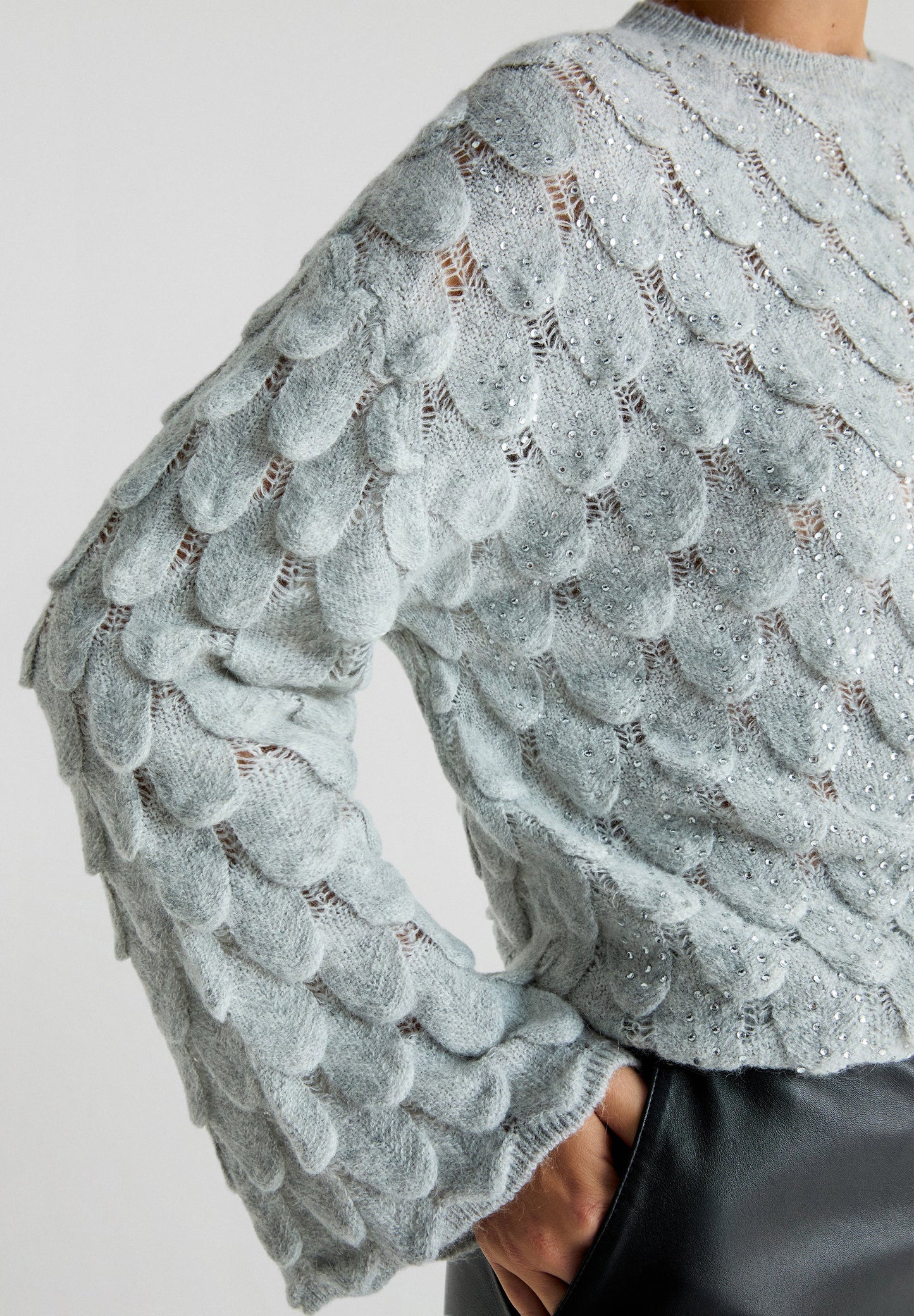 SWEATER COM PORMENOR DE CRISTAIS