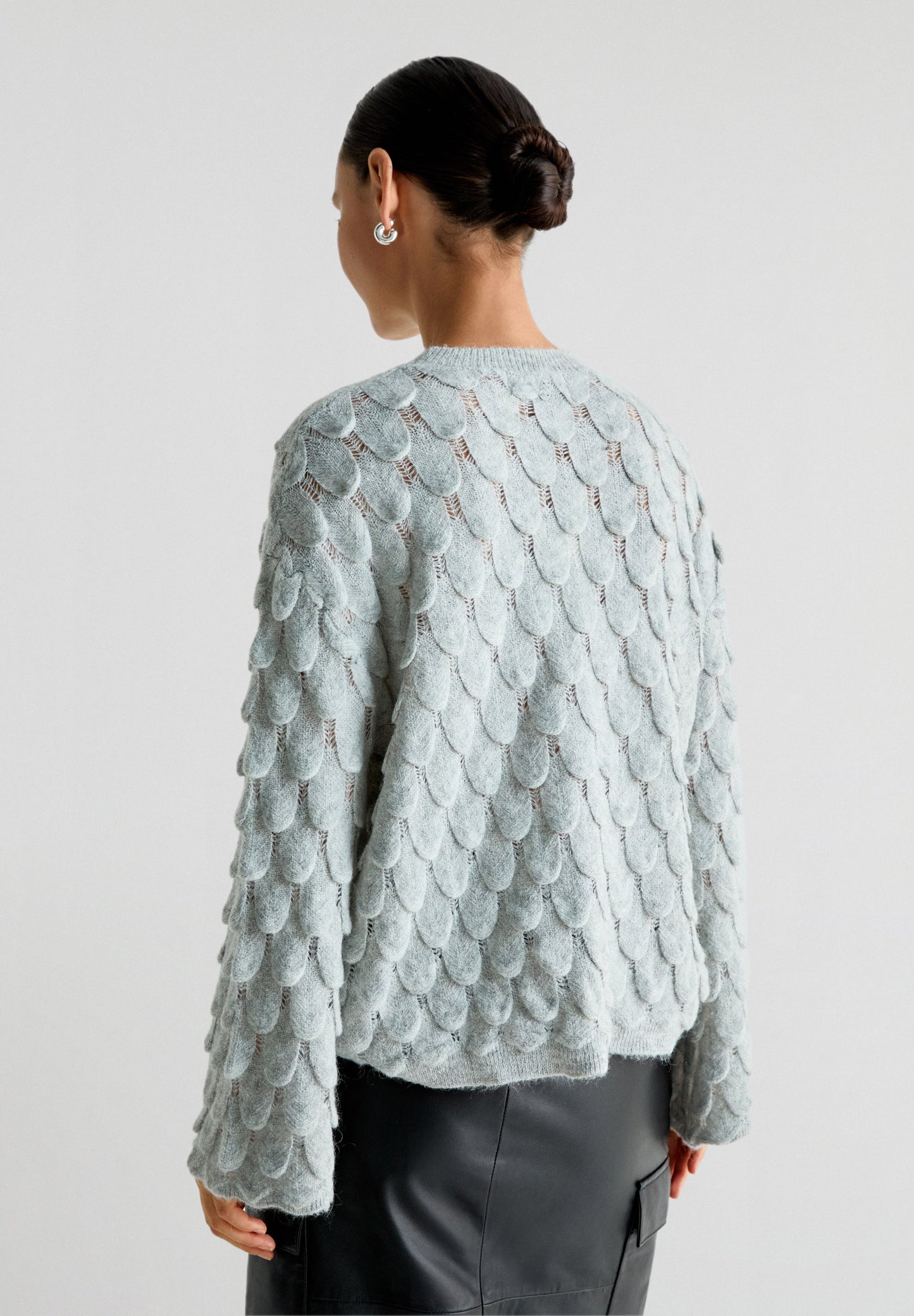 SWEATER COM PORMENOR DE CRISTAIS