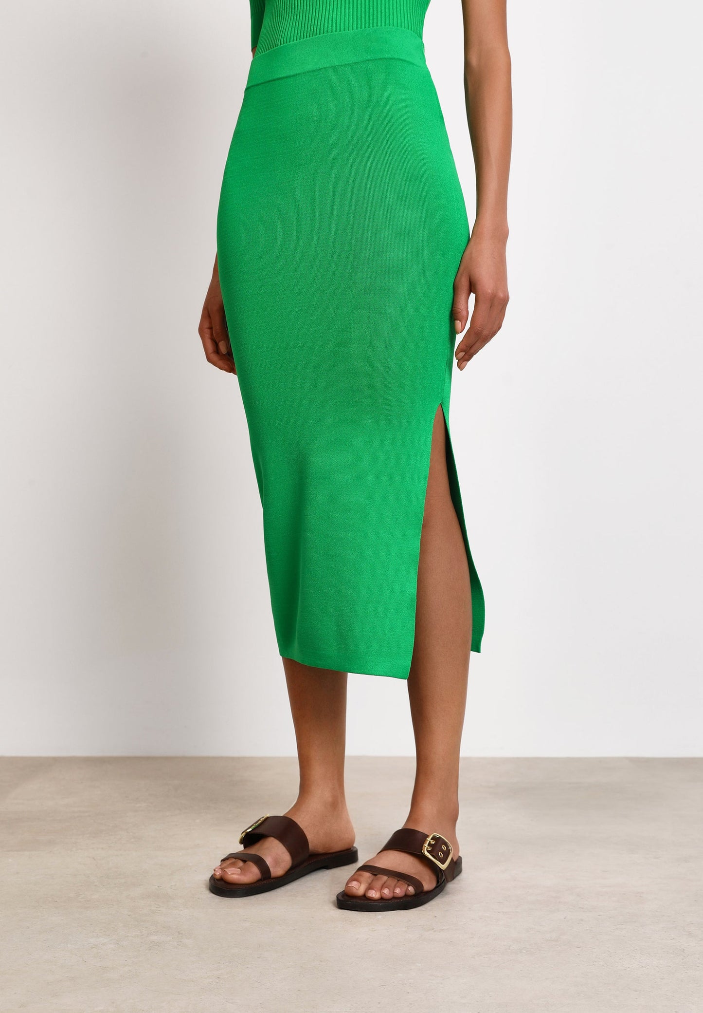 ESSENTIEL | SAIA DOVA