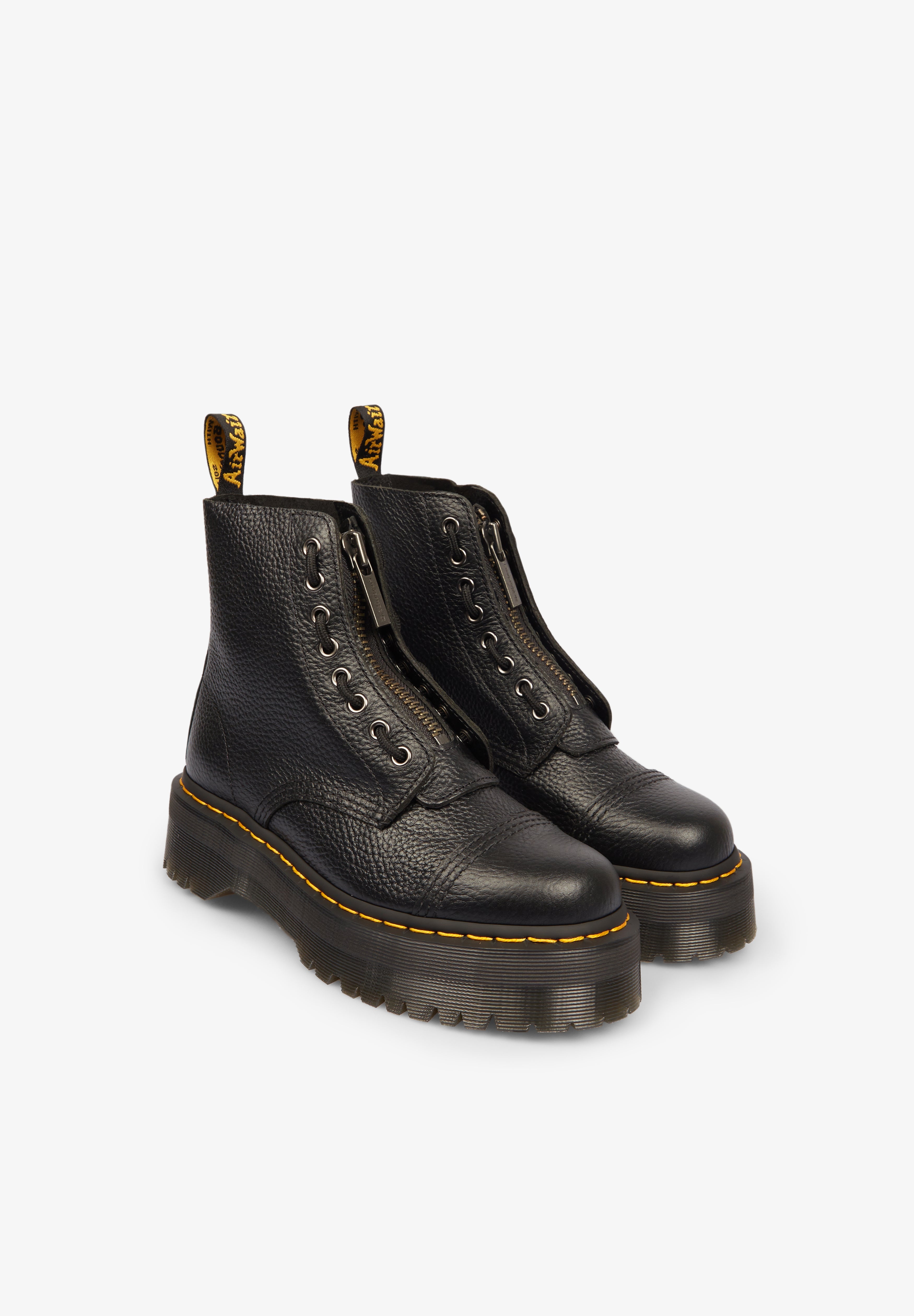 DR MARTENS | BOTA SINCLAIR MILLED EM PELE POLIDA