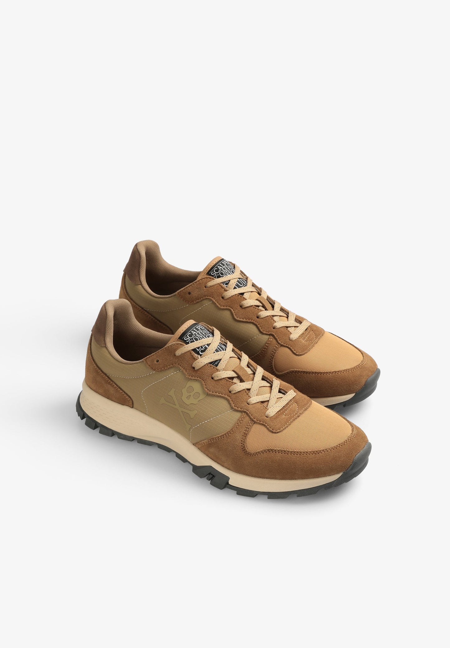 SAPATILHAS COM PORMENORES REFLETORES