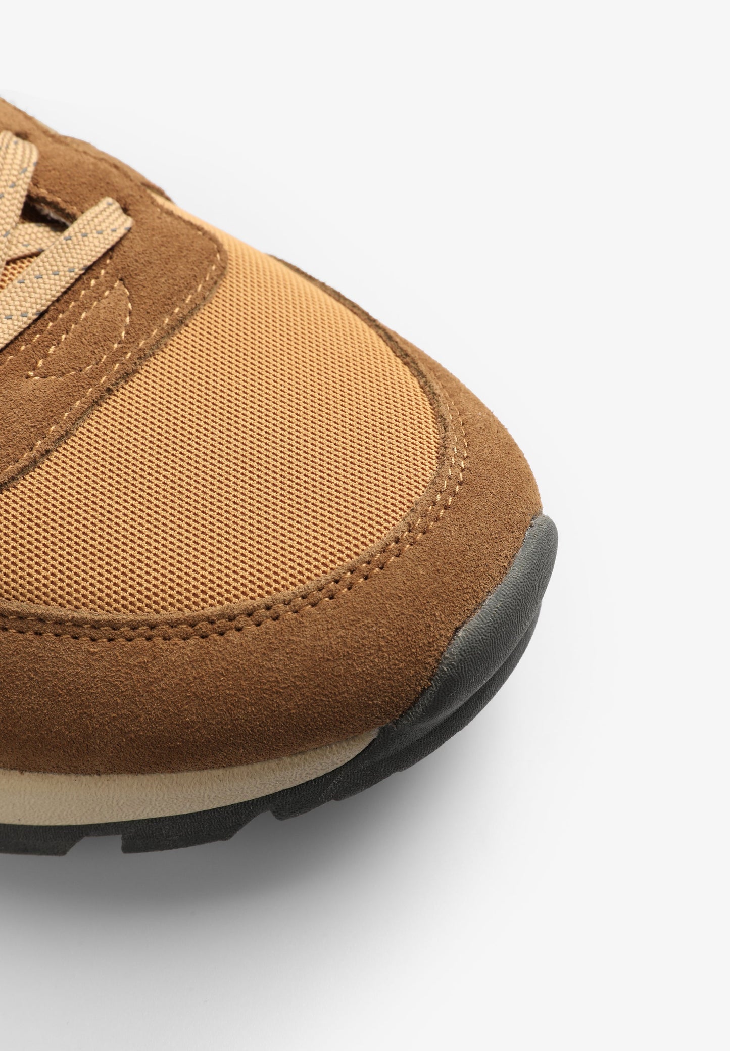 SAPATILHAS COM PORMENORES REFLETORES