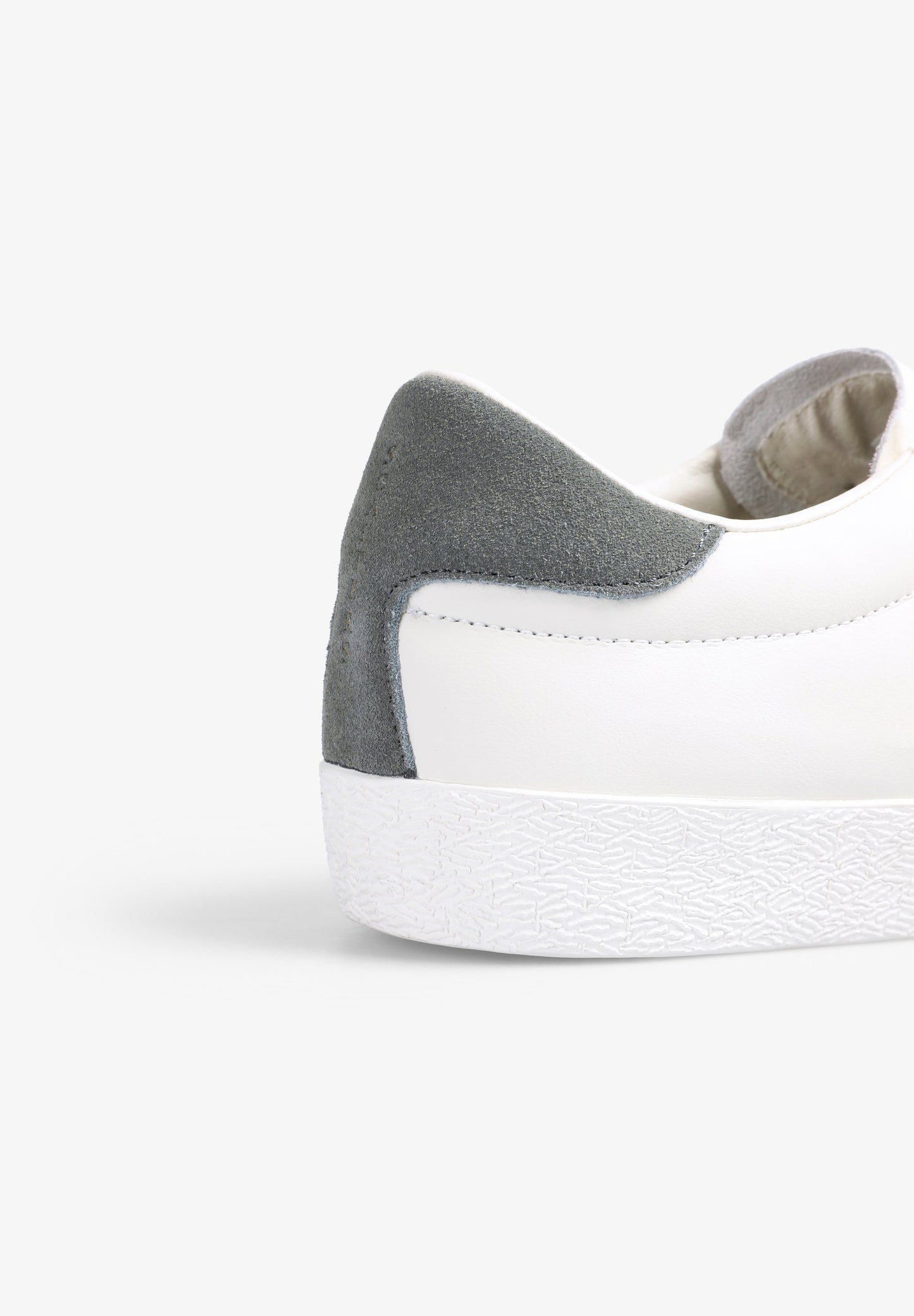 SAPATILHAS BAIXAS COM SKULL LATERAL