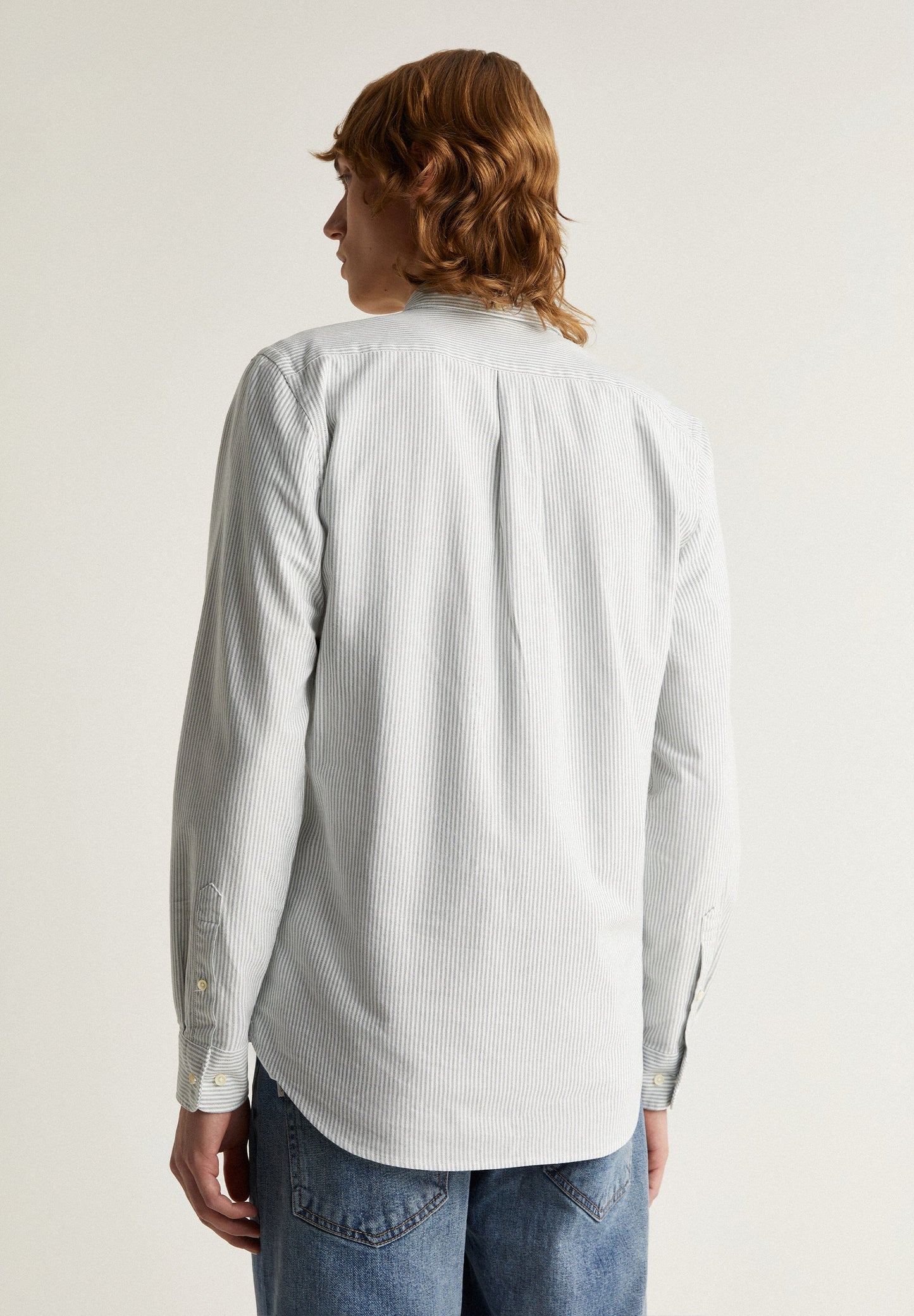 CAMISA COM LOGO DECOTE DE BOTÕES