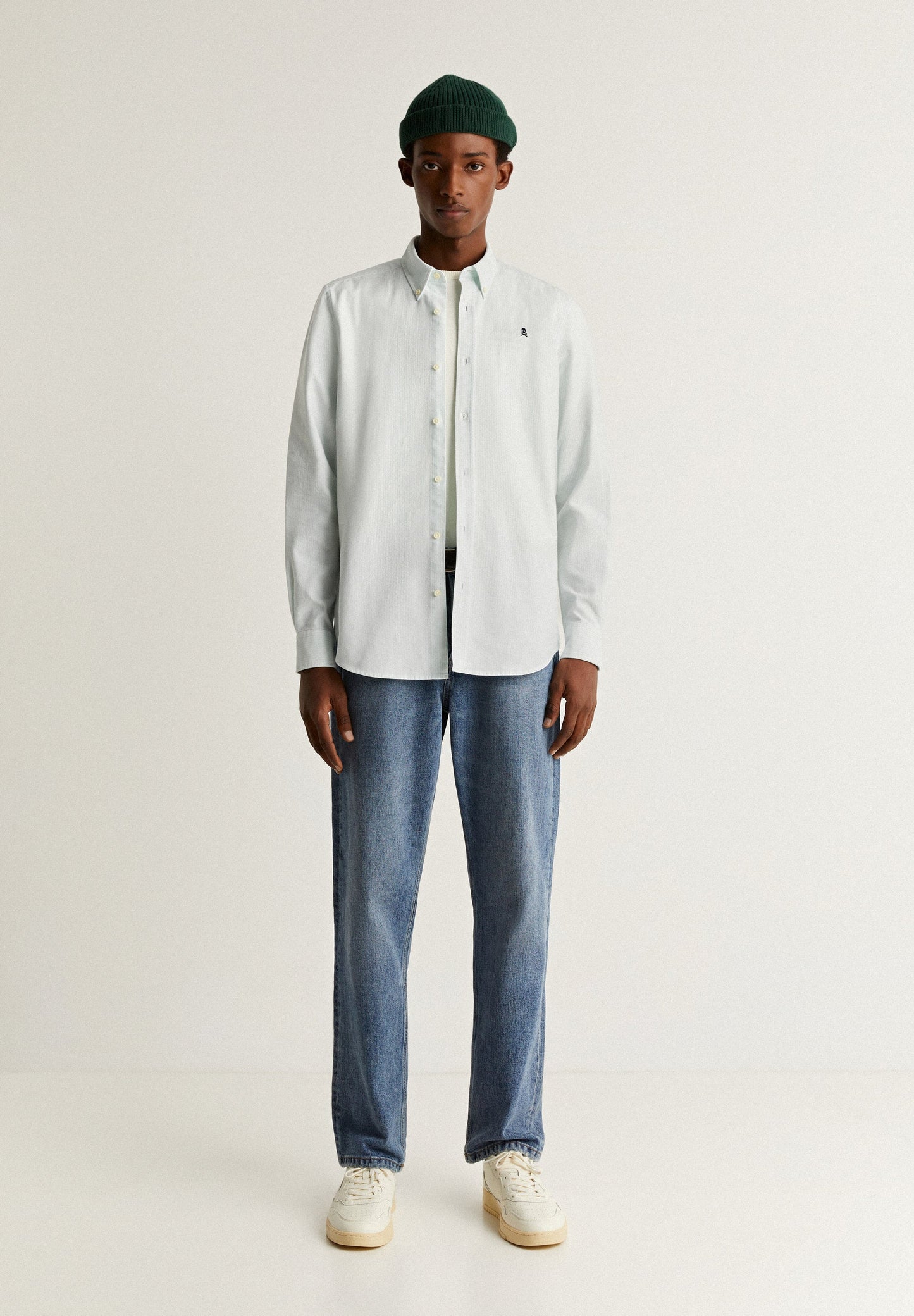 CAMISA COM LOGO DECOTE DE BOTÕES