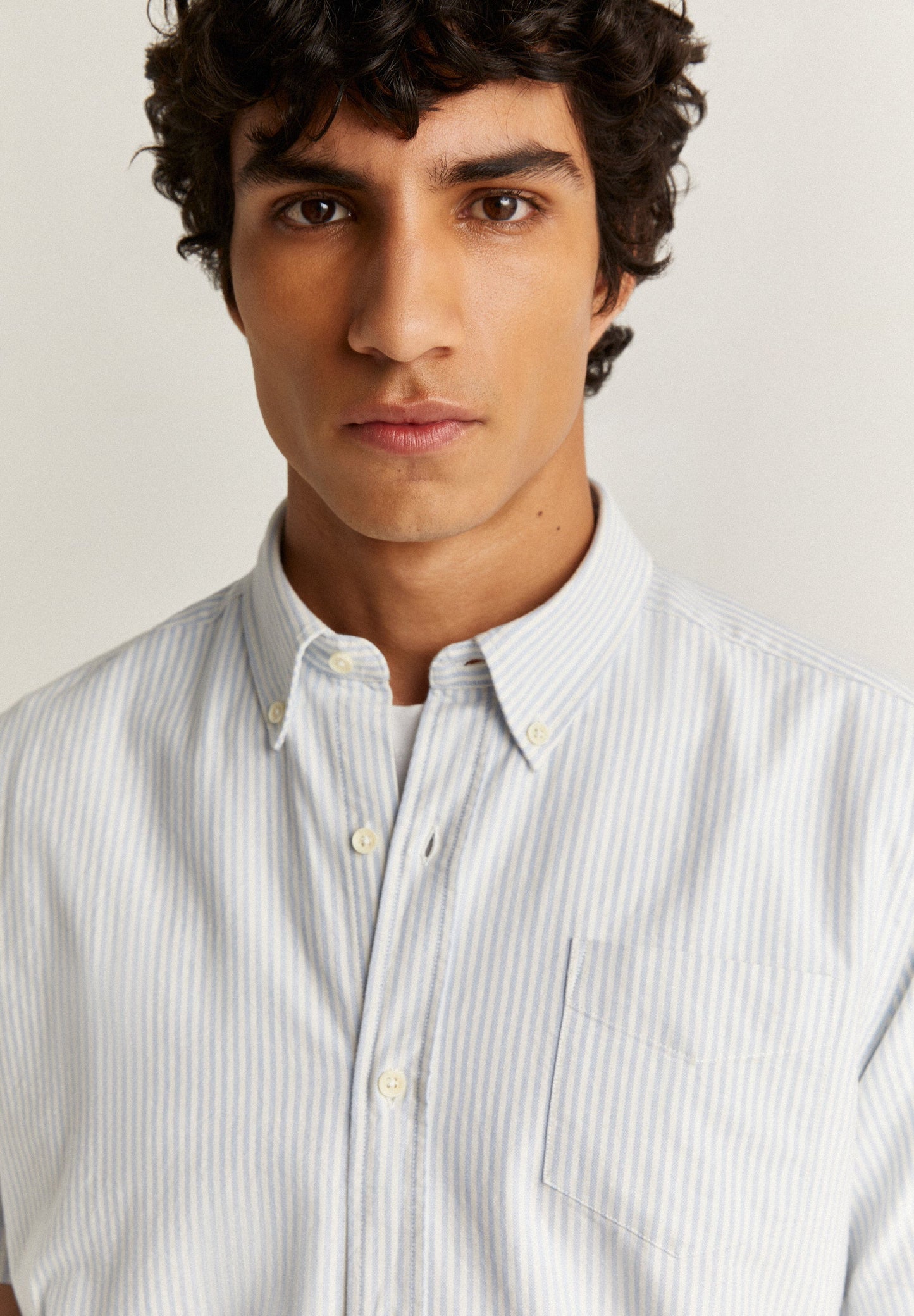 CAMISA DE MANGA CURTA ÀS RISCAS OXFORD