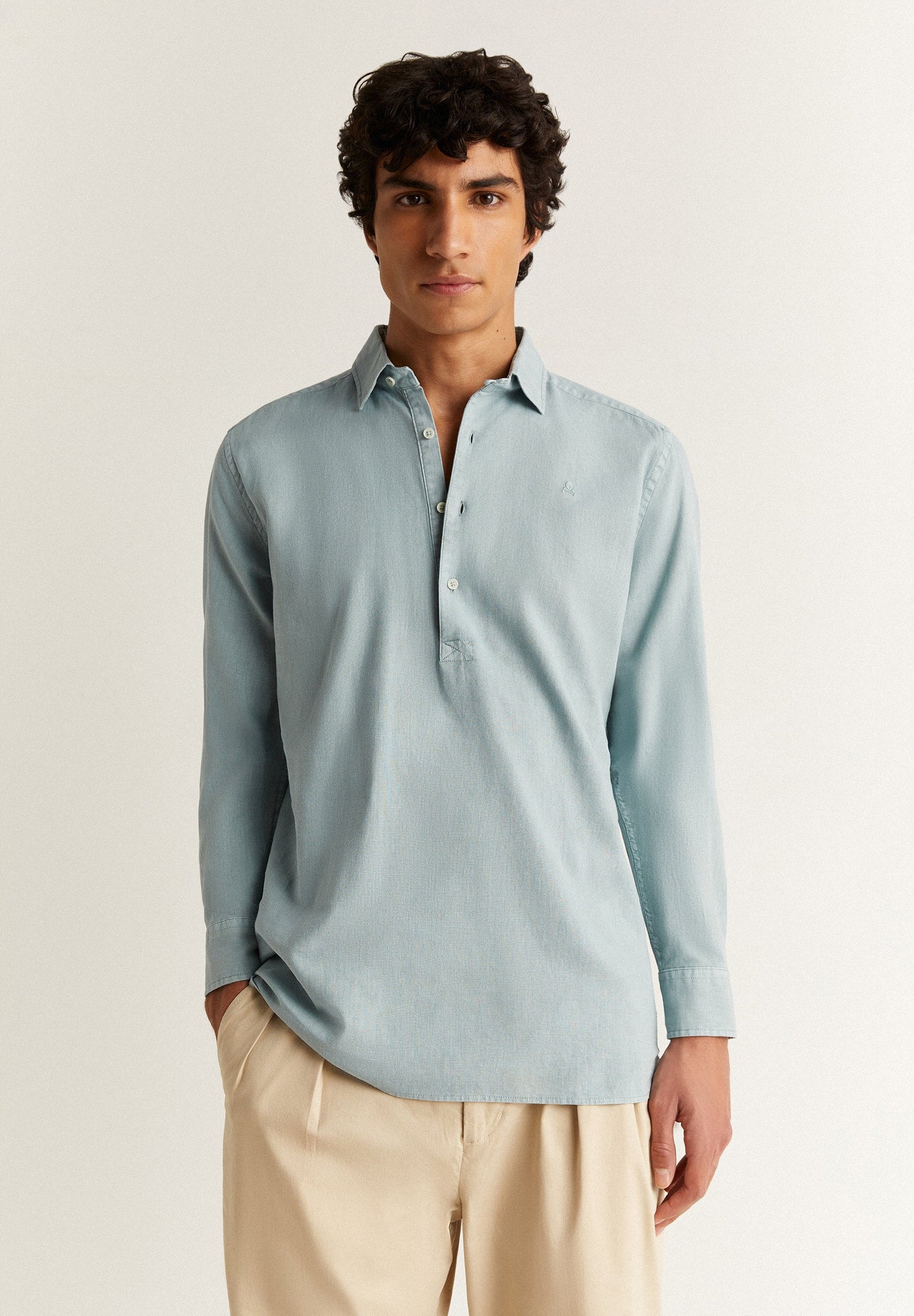 CAMISA TIPO POLO COM SKULL BORDADA