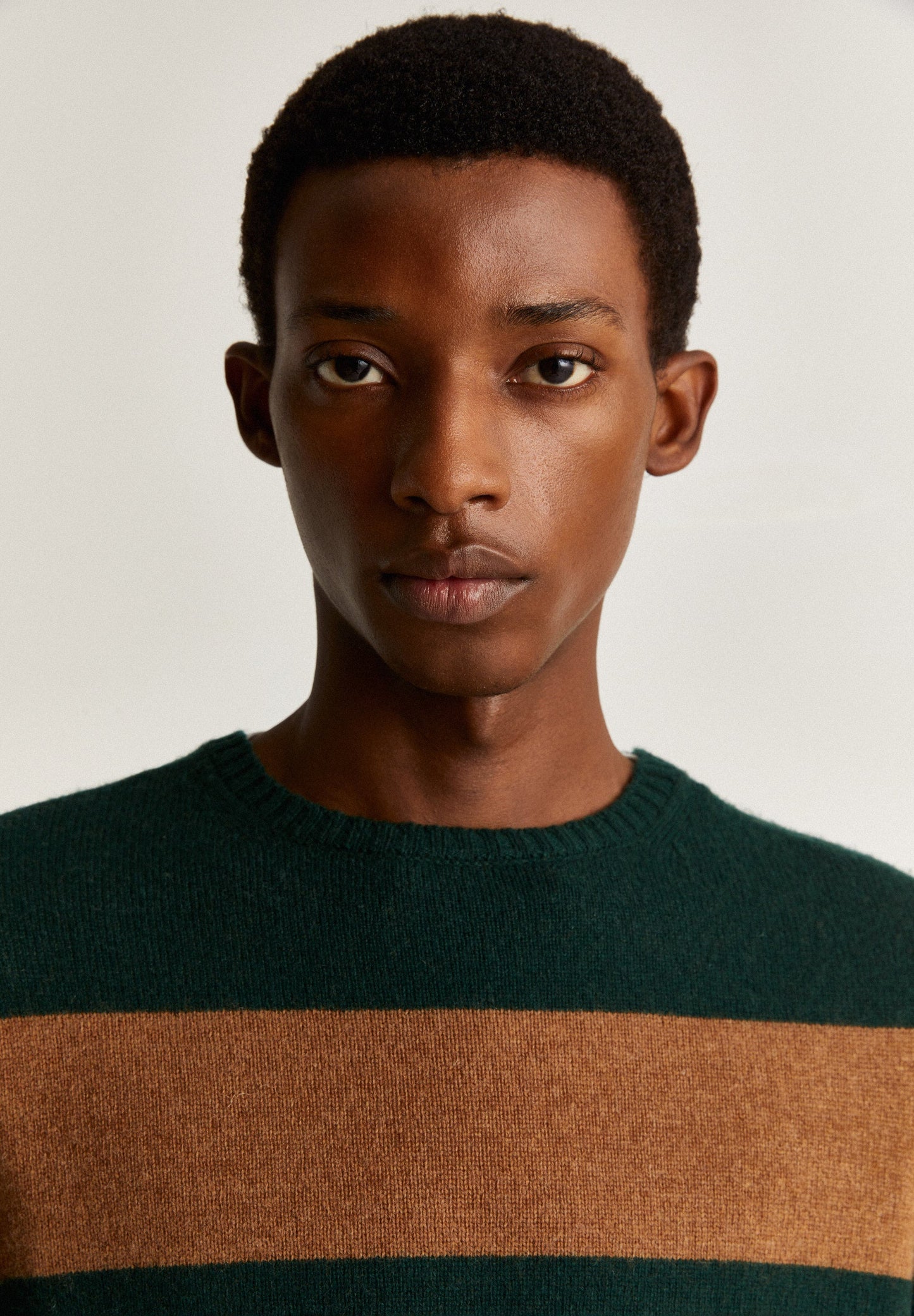 SWEATER DE MALHA ÀS RISCAS