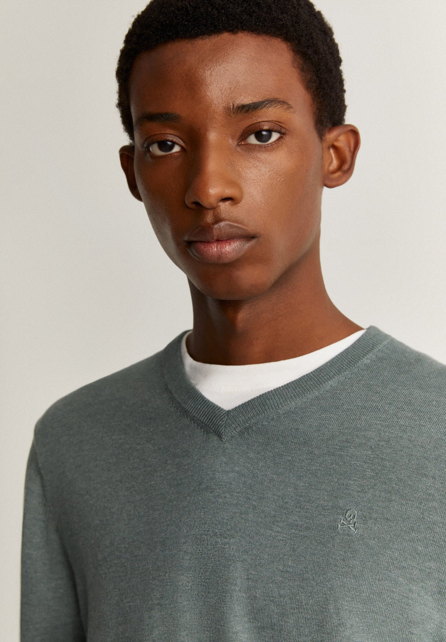 CAMISOLA SKULL COM DECOTE EM V