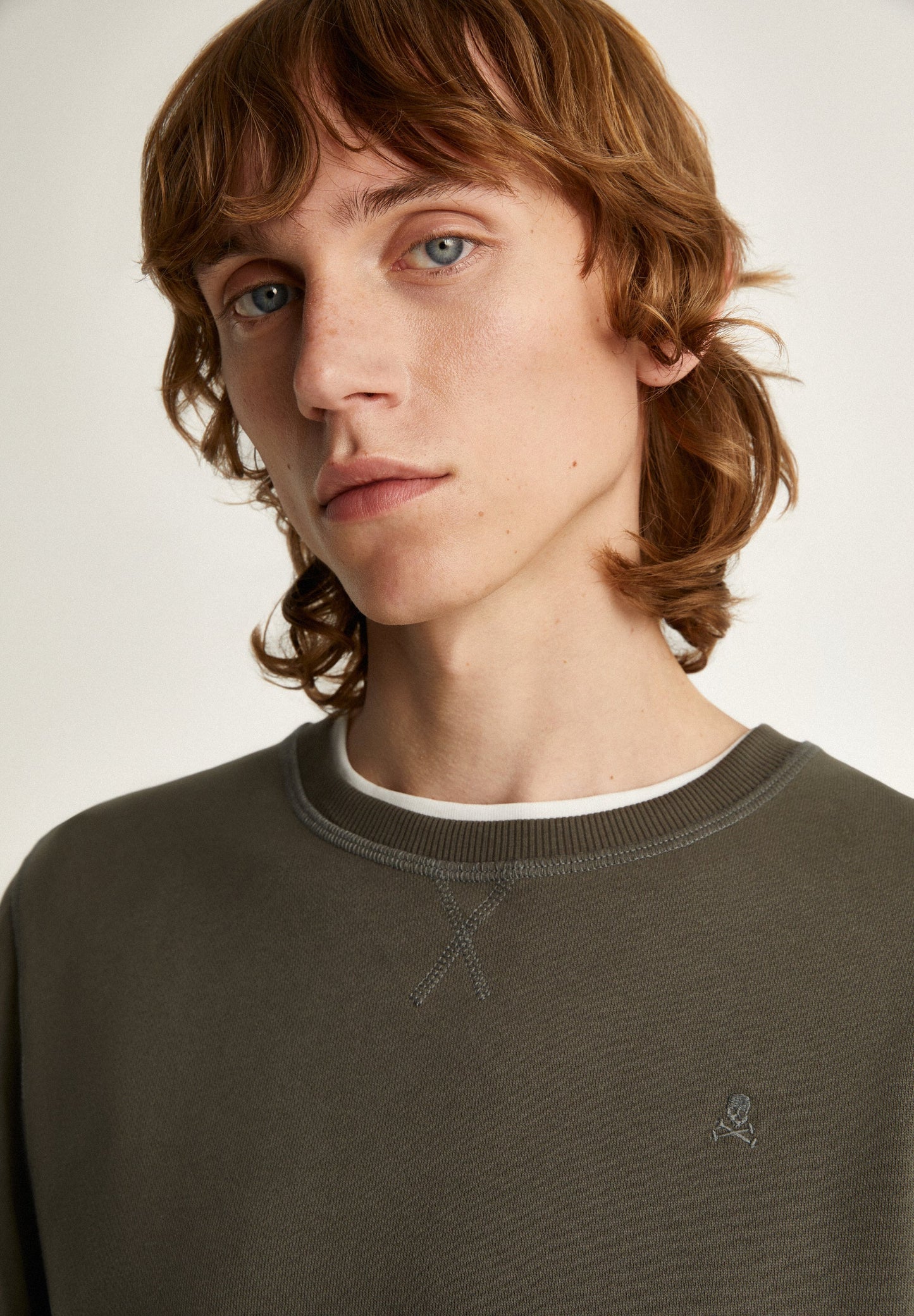 SWEATSHIRT BÁSICA COM SKULL