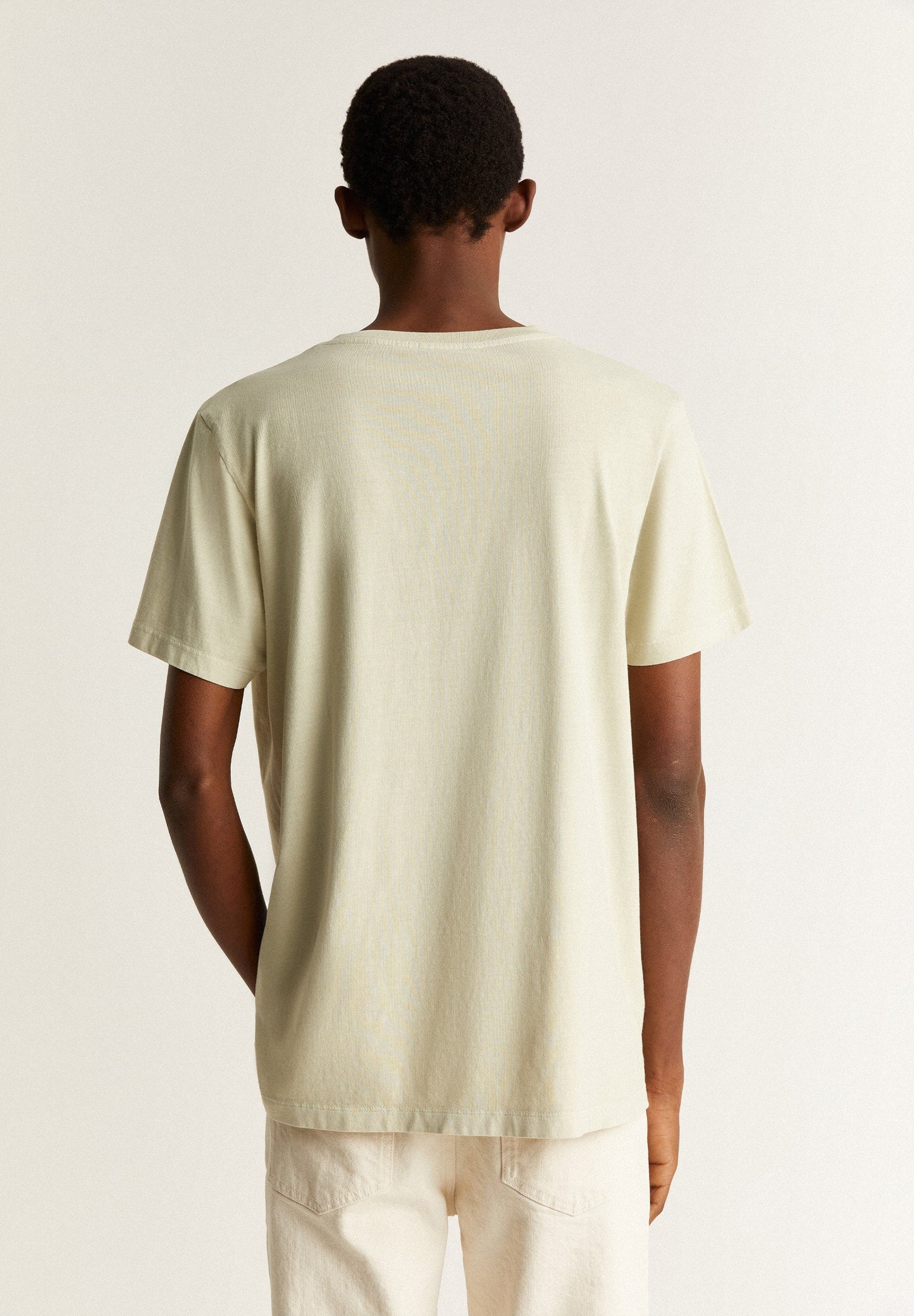 T-SHIRT DESBOTADA COM LOGÓTIPO