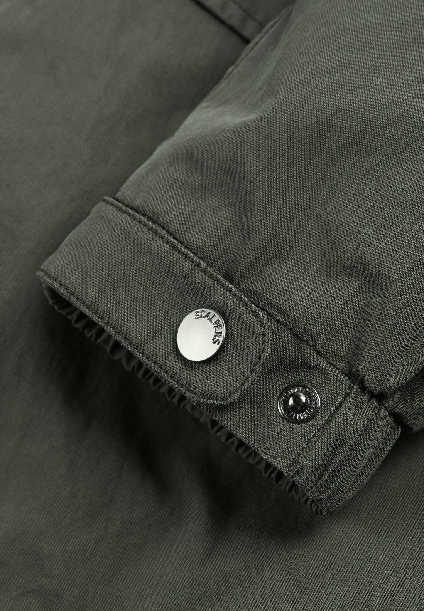 CASACO MILITAR COM BOLSOS