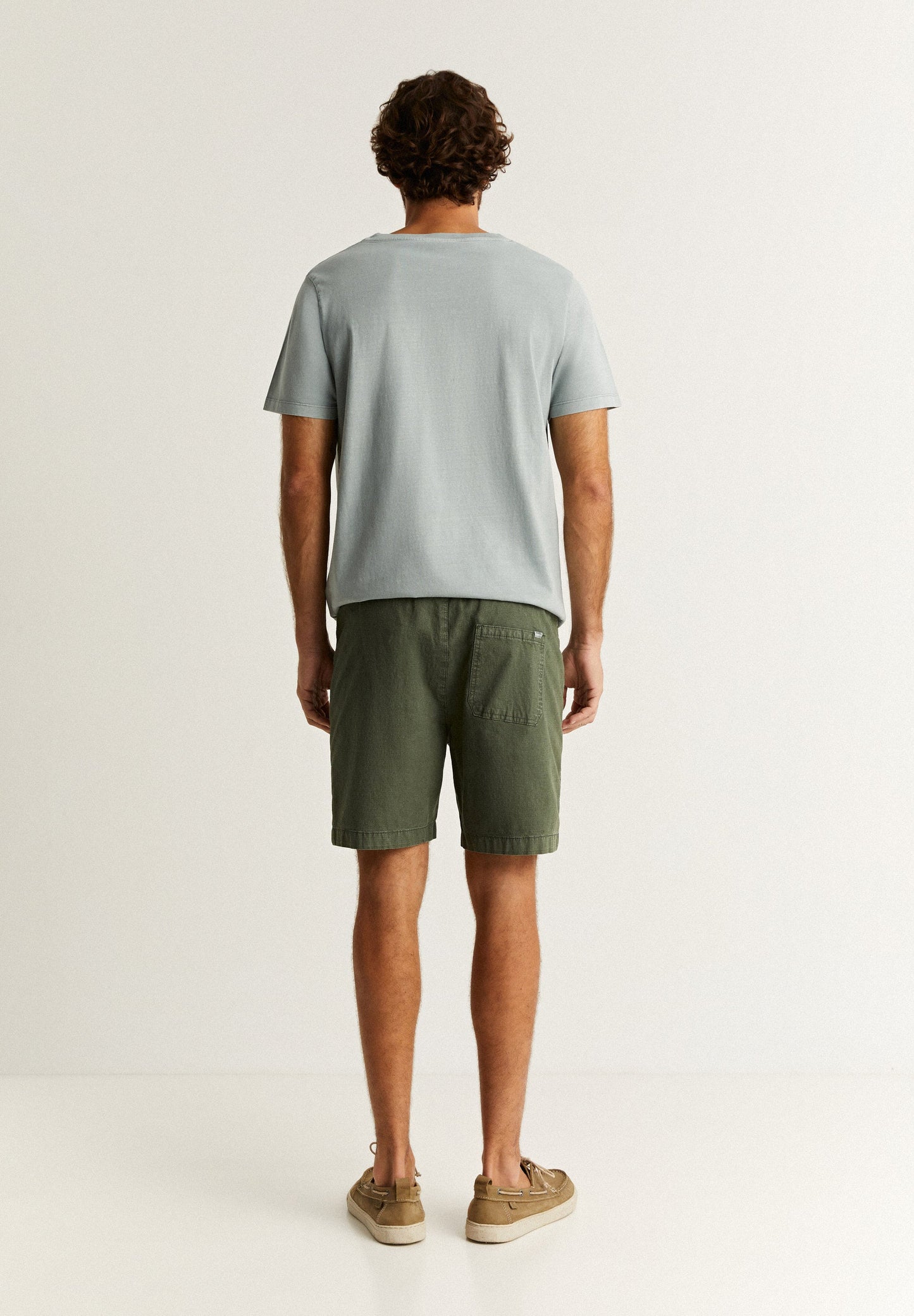 CALÇÕES BERMUDA COM CÓS ELÁSTICO E CORDÃO