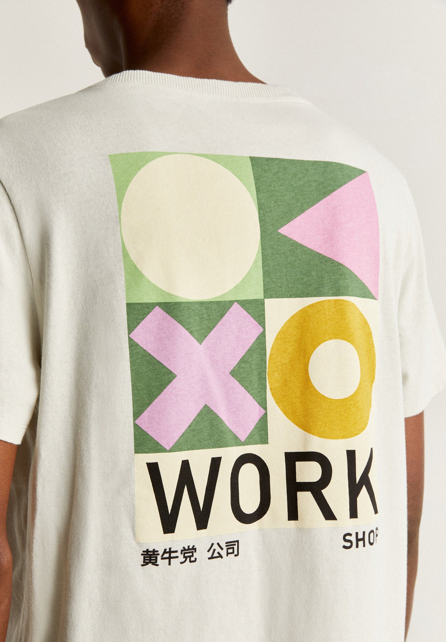 T-SHIRT COM PORMENORES FLOCKED