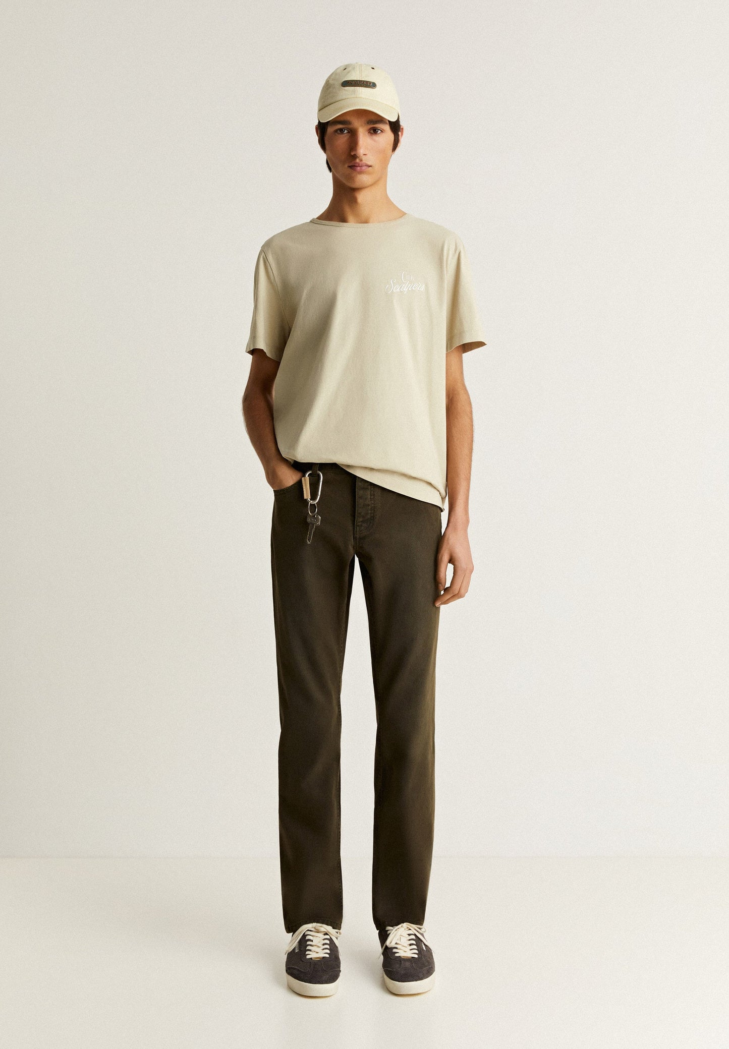 T-SHIRT COM PADRÃO EM EFEITO DE CAUCHO