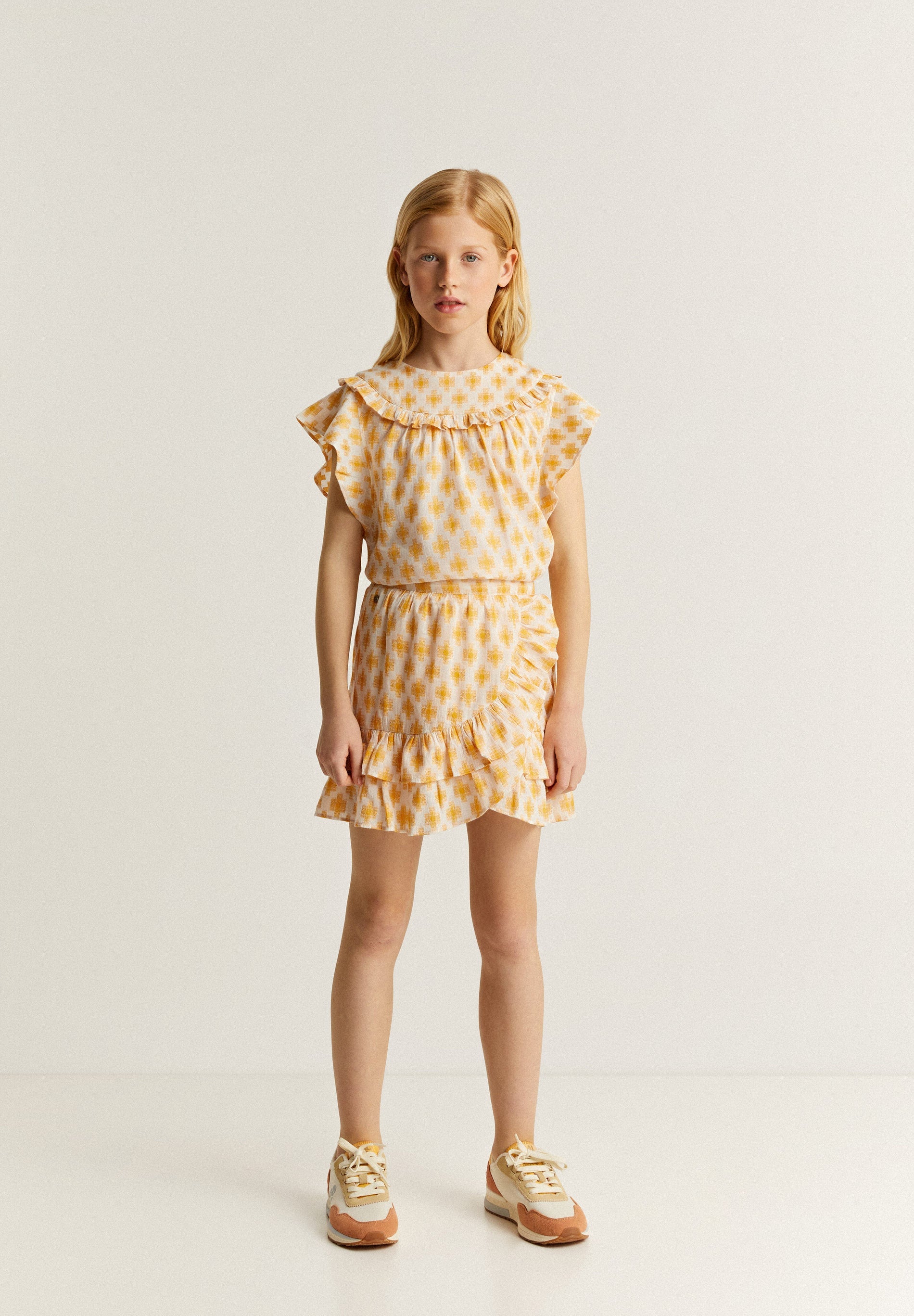 SAIA CRUZADA COM FOLHOS