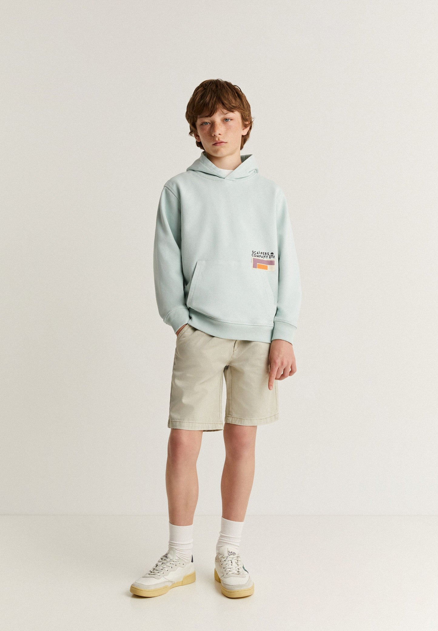 SWEATSHIRT COM CAPUZ E PADRÃO TETRIS