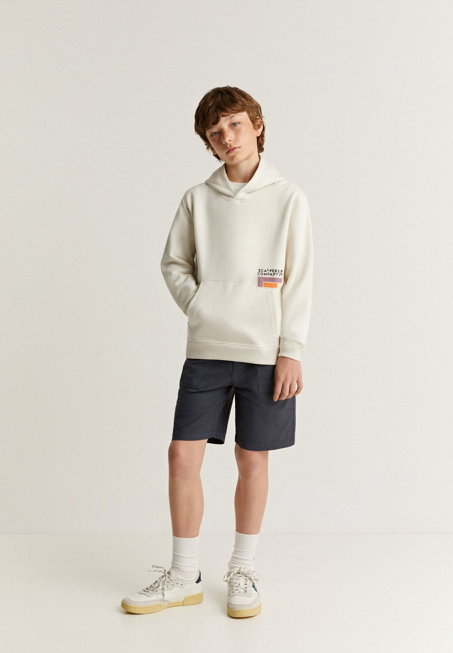 SWEATSHIRT COM CAPUZ E PADRÃO TETRIS