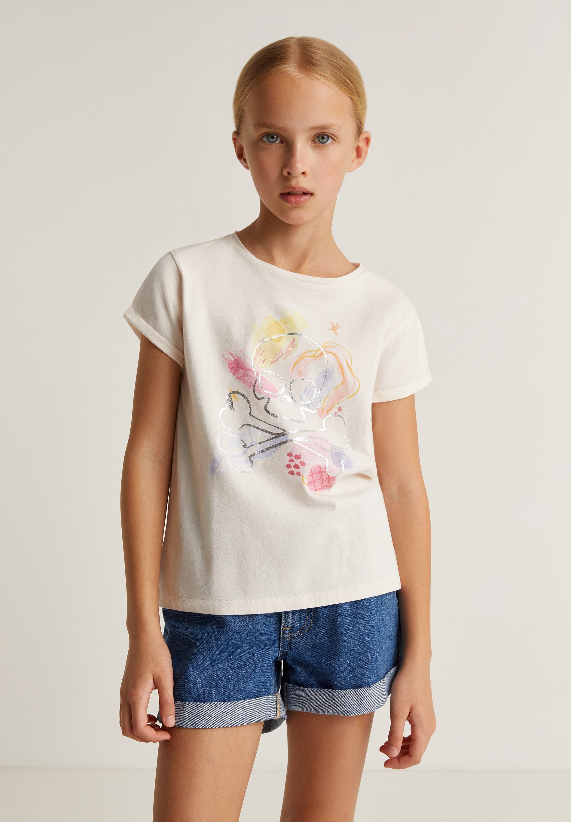 T-SHIRT COM PADRÃO DETALHE FOIL