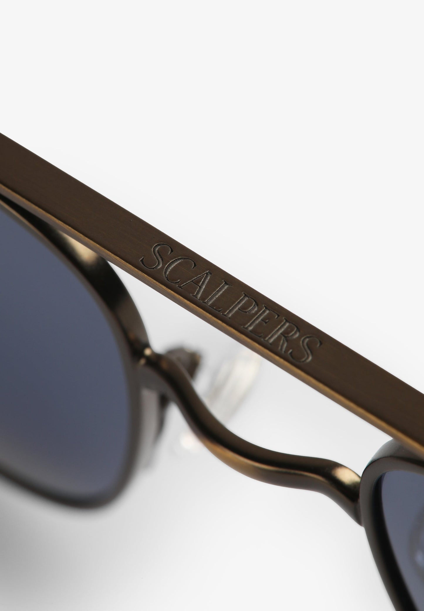 ÓCULOS DE SOL METÁLICOS