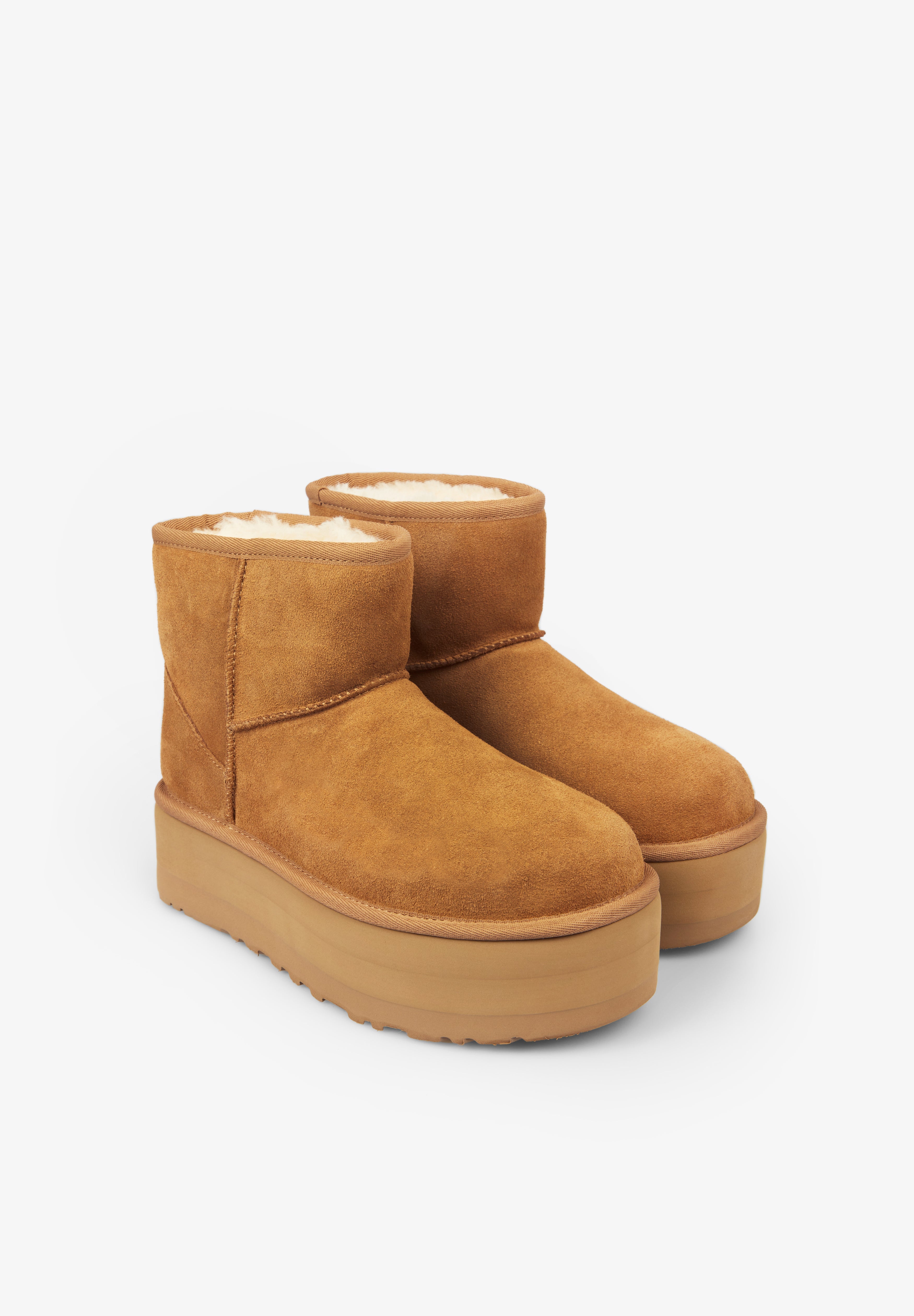 UGG | BOTAS PLATAFORMA CLASSIC MINI DE MULHER