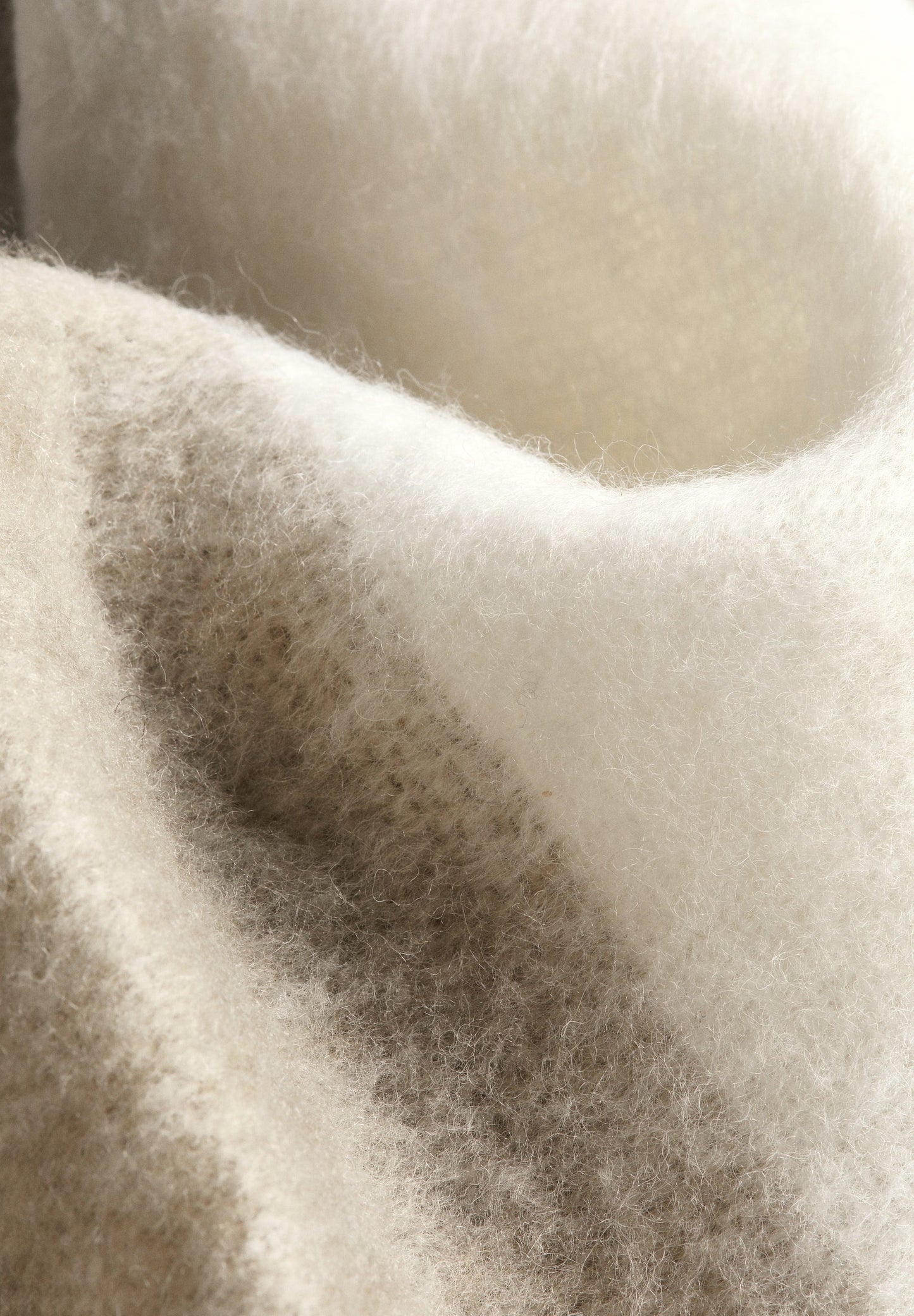 MANTA DE LÃ CARDADA