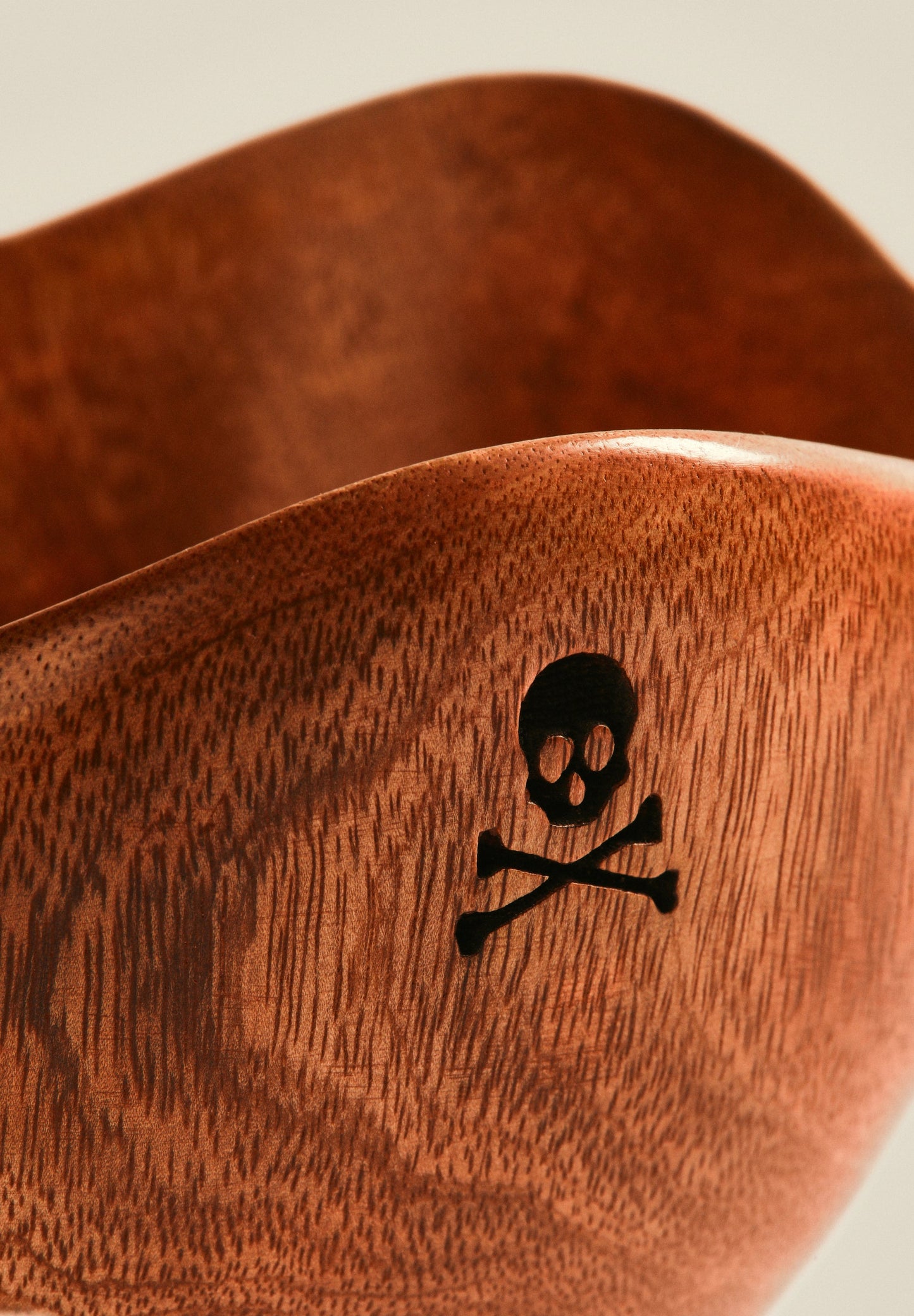 TIGELA DE MADEIRA COM SKULL
