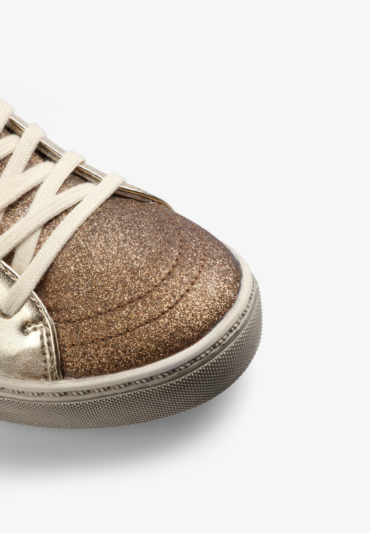 SNEAKERS BOTAS ALTAS TACHUELAS - Scalpers
