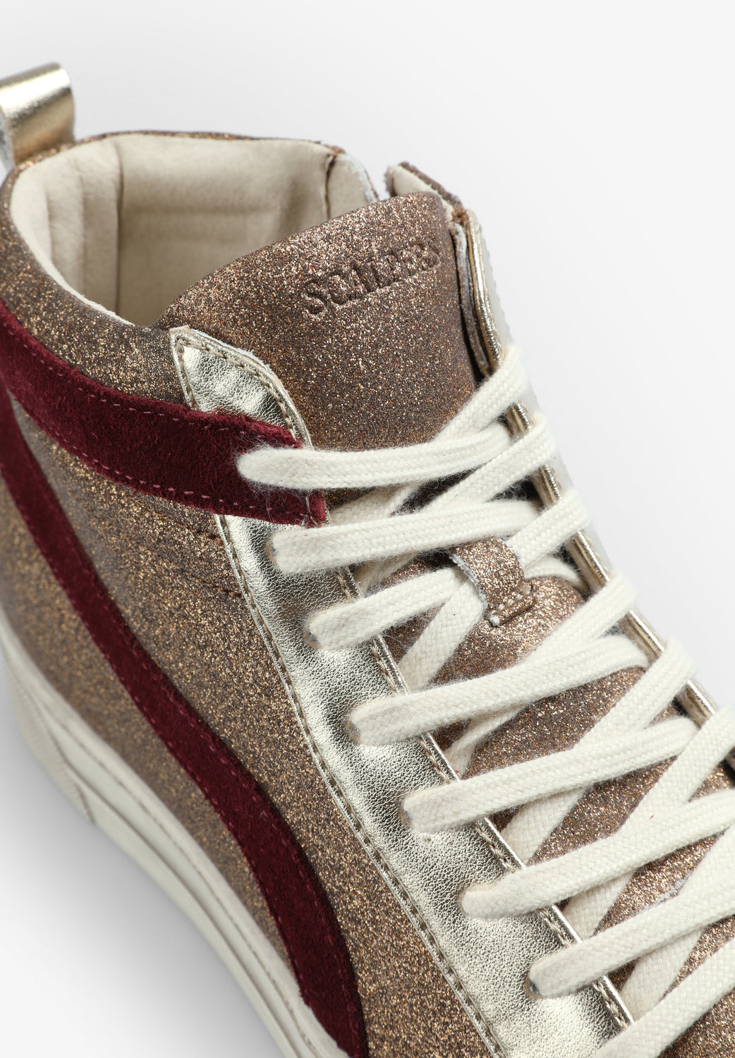 SNEAKERS BOTAS ALTAS TACHUELAS - Scalpers