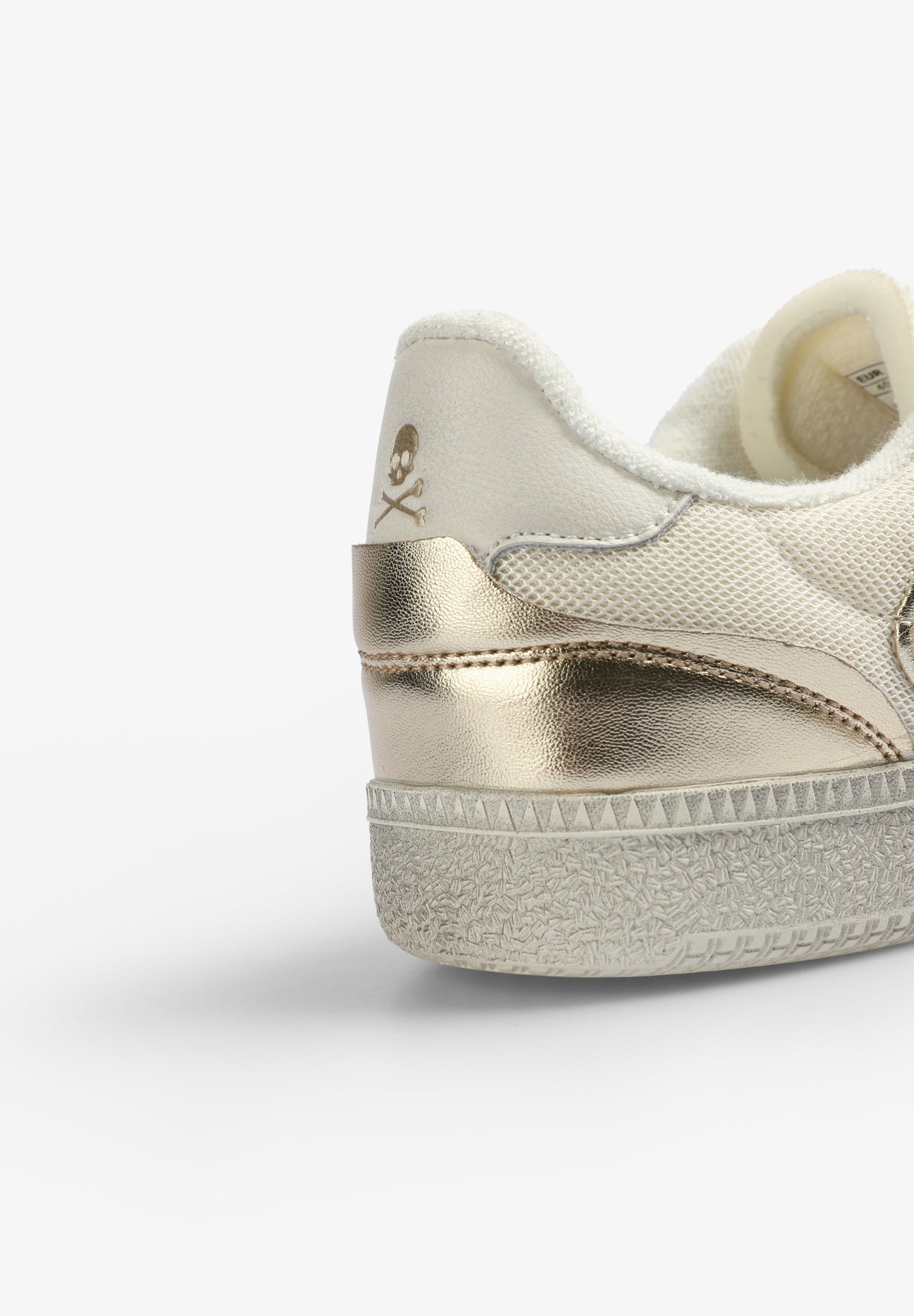SNEAKERS ETIQUETA LOGO DETALLES METALIZADOS - Scalpers