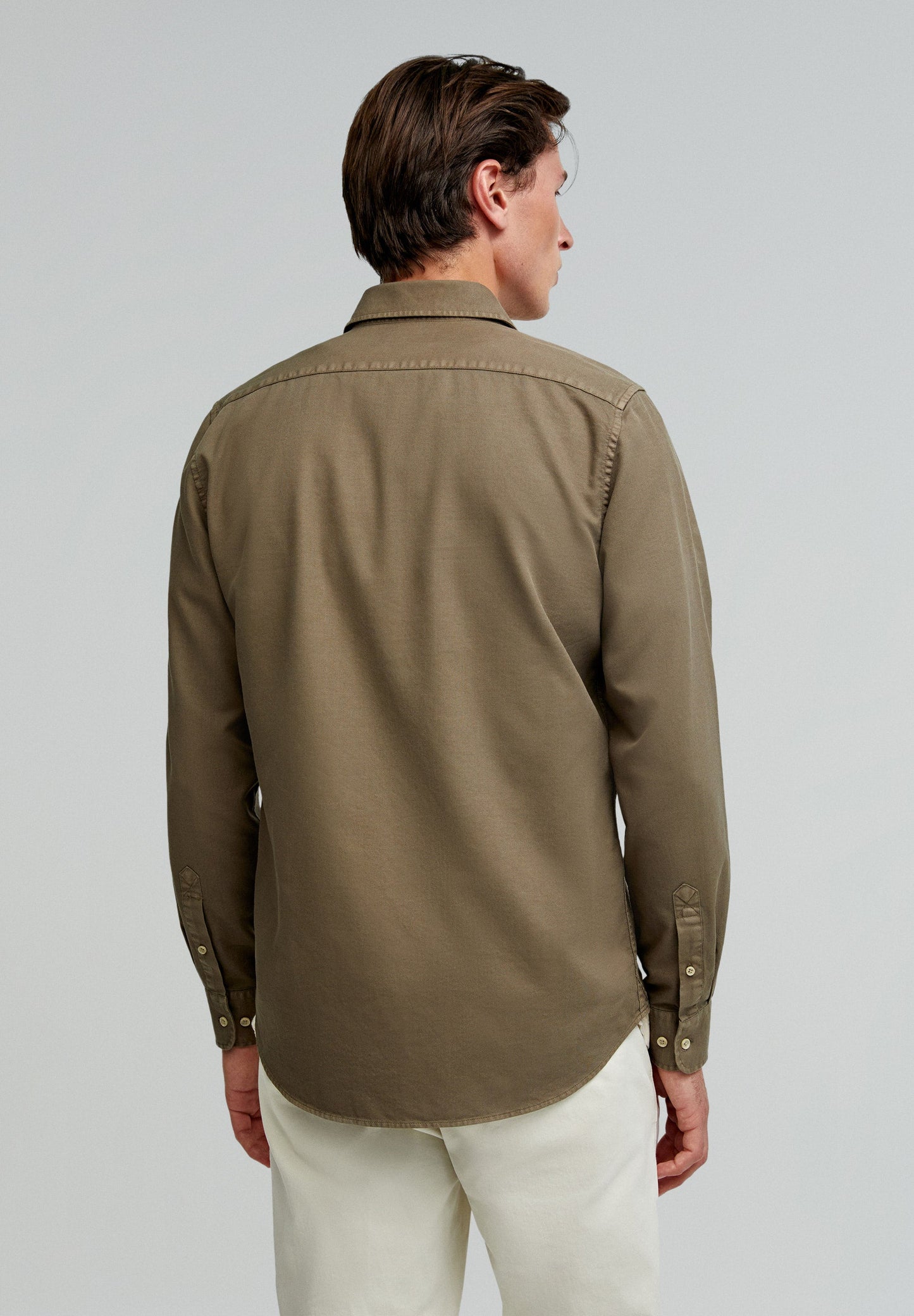 CAMISA DE PIQUÉ COM LOGÓTIPO