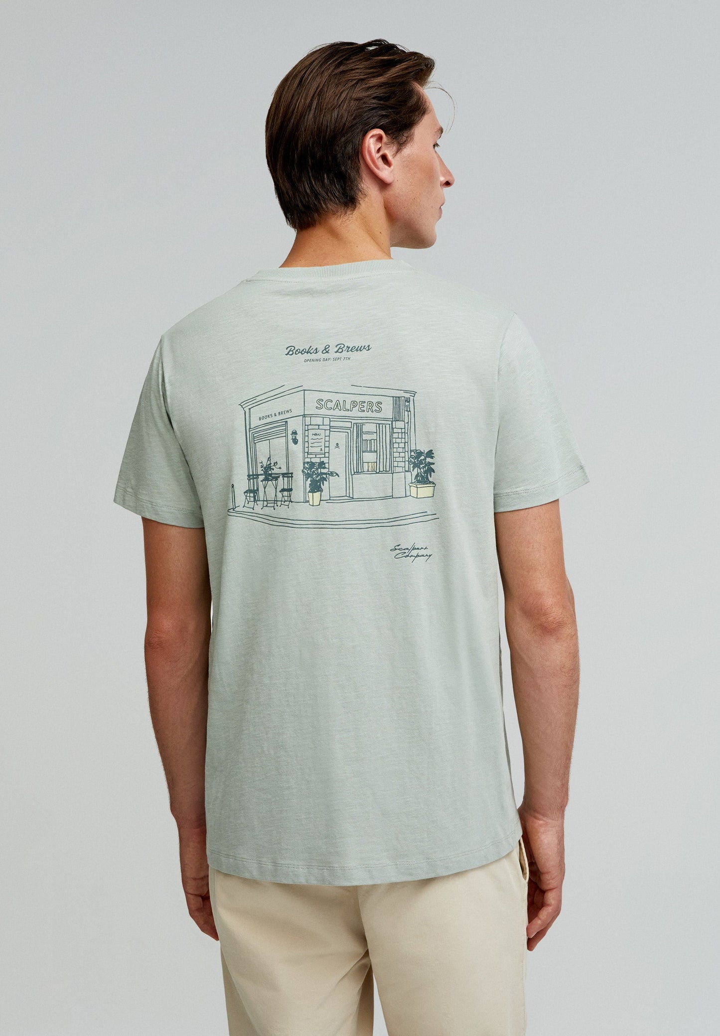 T-SHIRT COM ILUSTRAÇÃO DE LIVRARIA