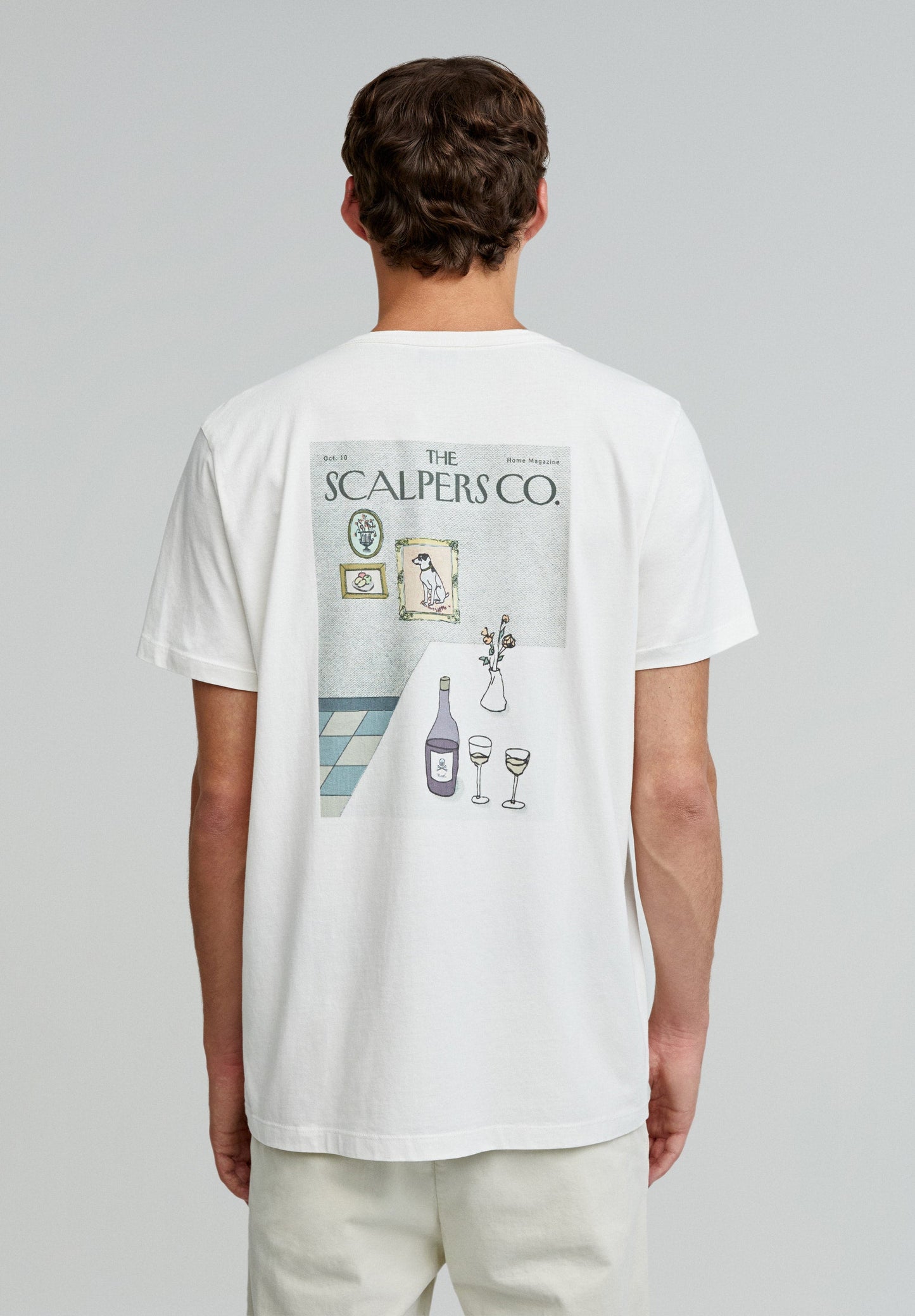 T-SHIRT COM DESENHO ATRÁS