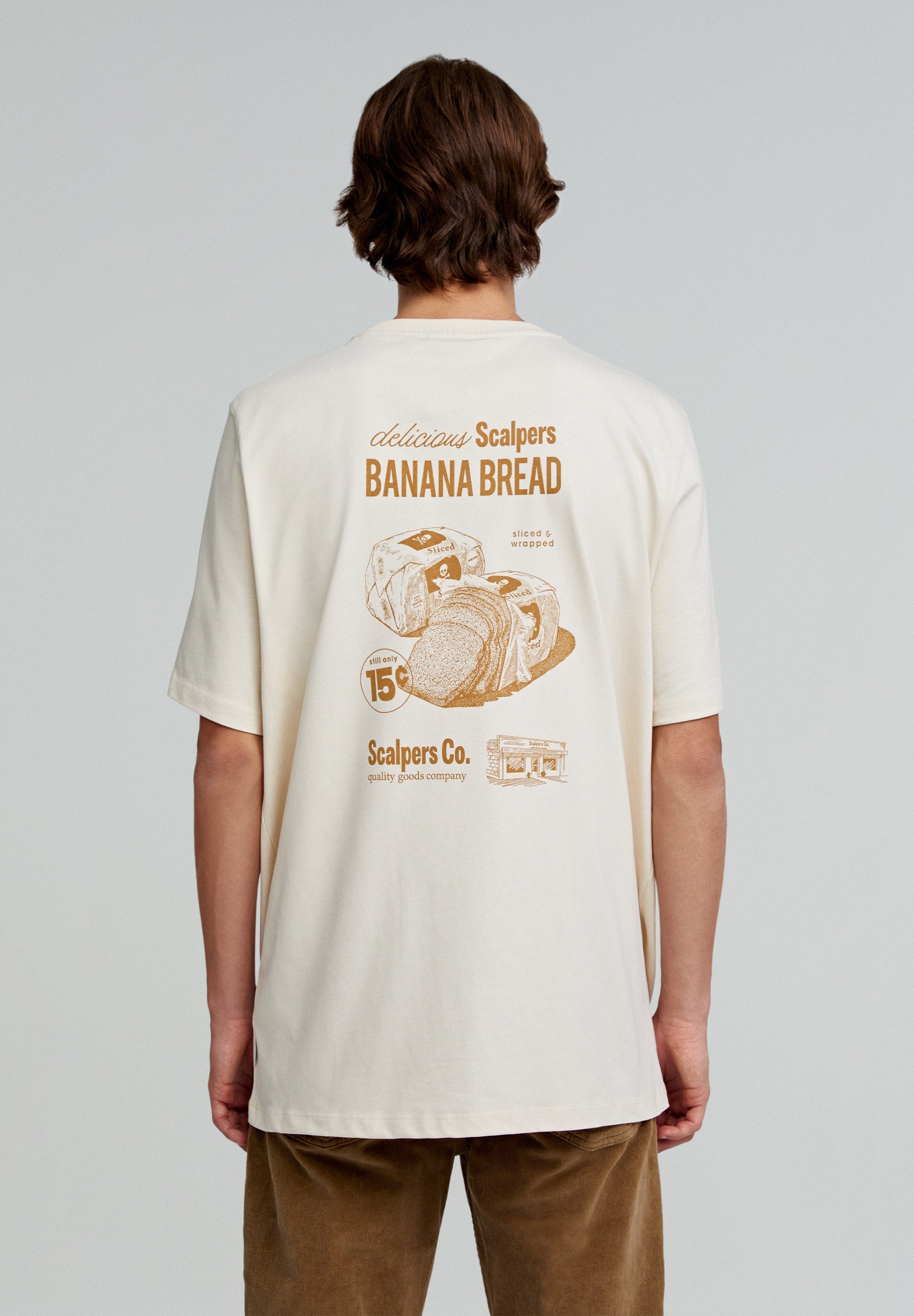 T-SHIRT COM DESENHO ATRÁS